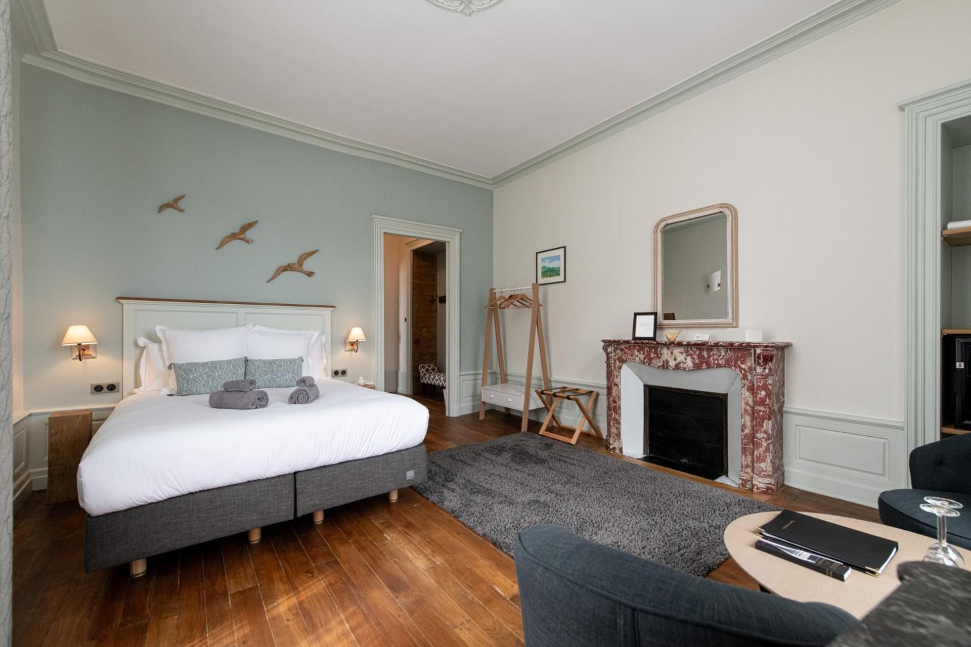 Deluxe Queen Room