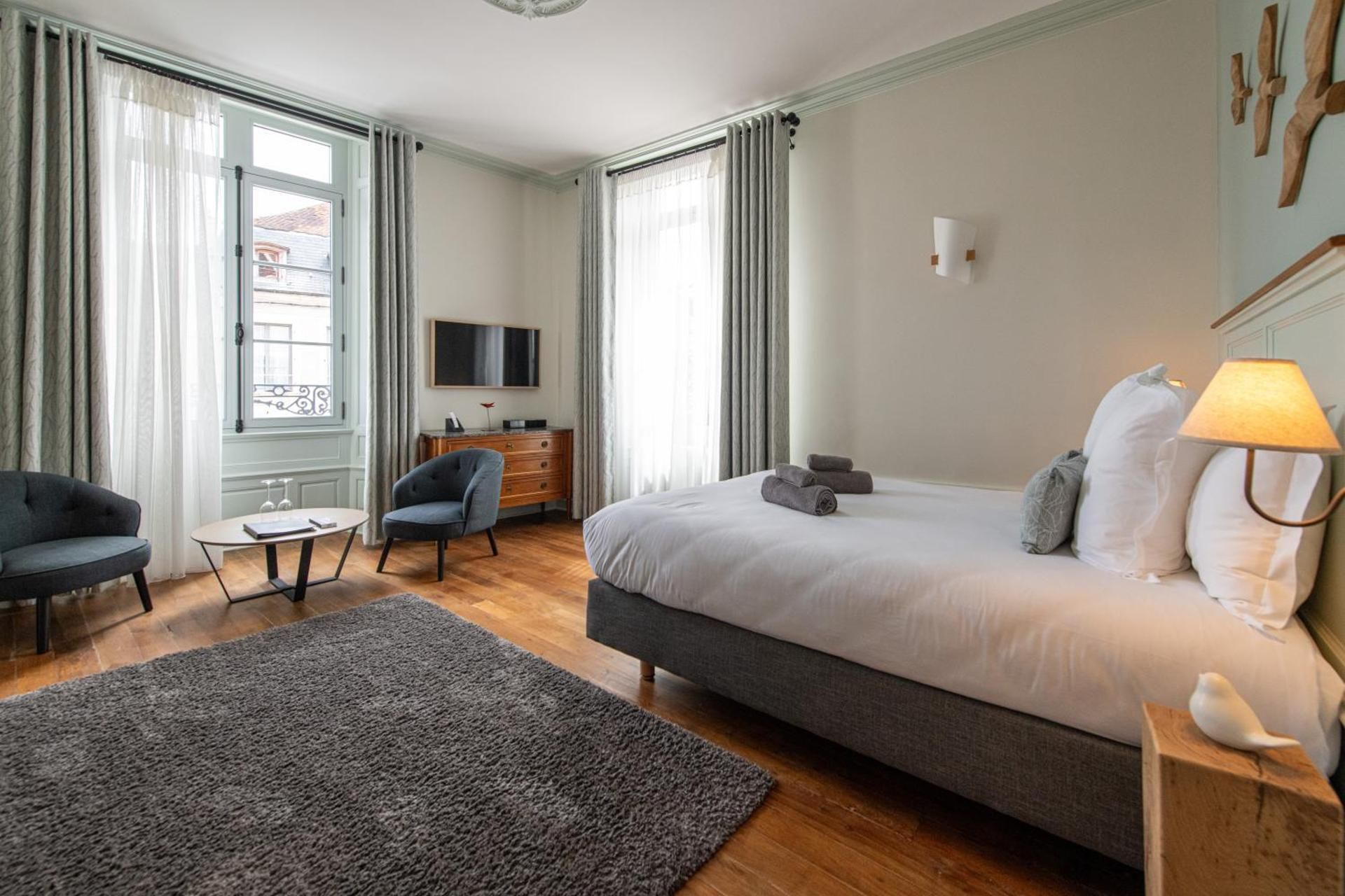 Deluxe Queen Room