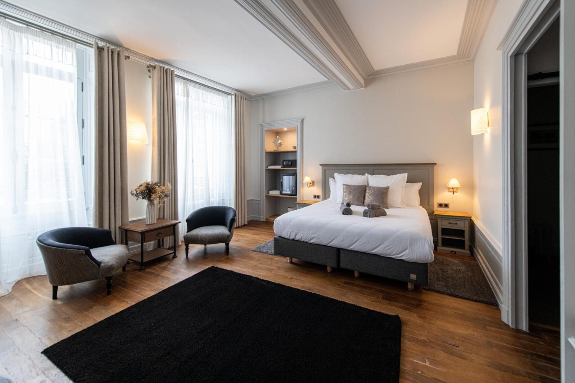 Deluxe Family Room