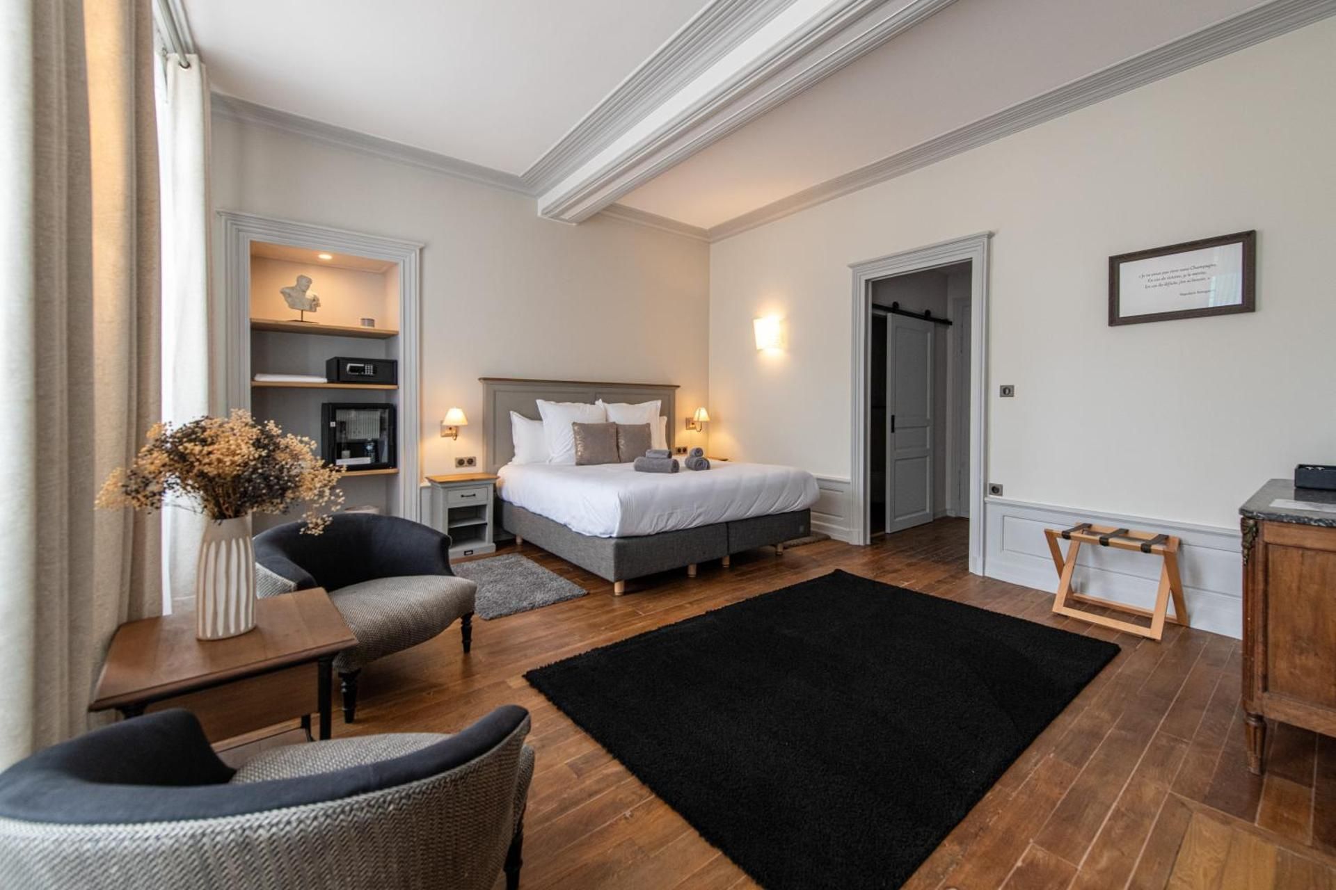 Deluxe Family Room