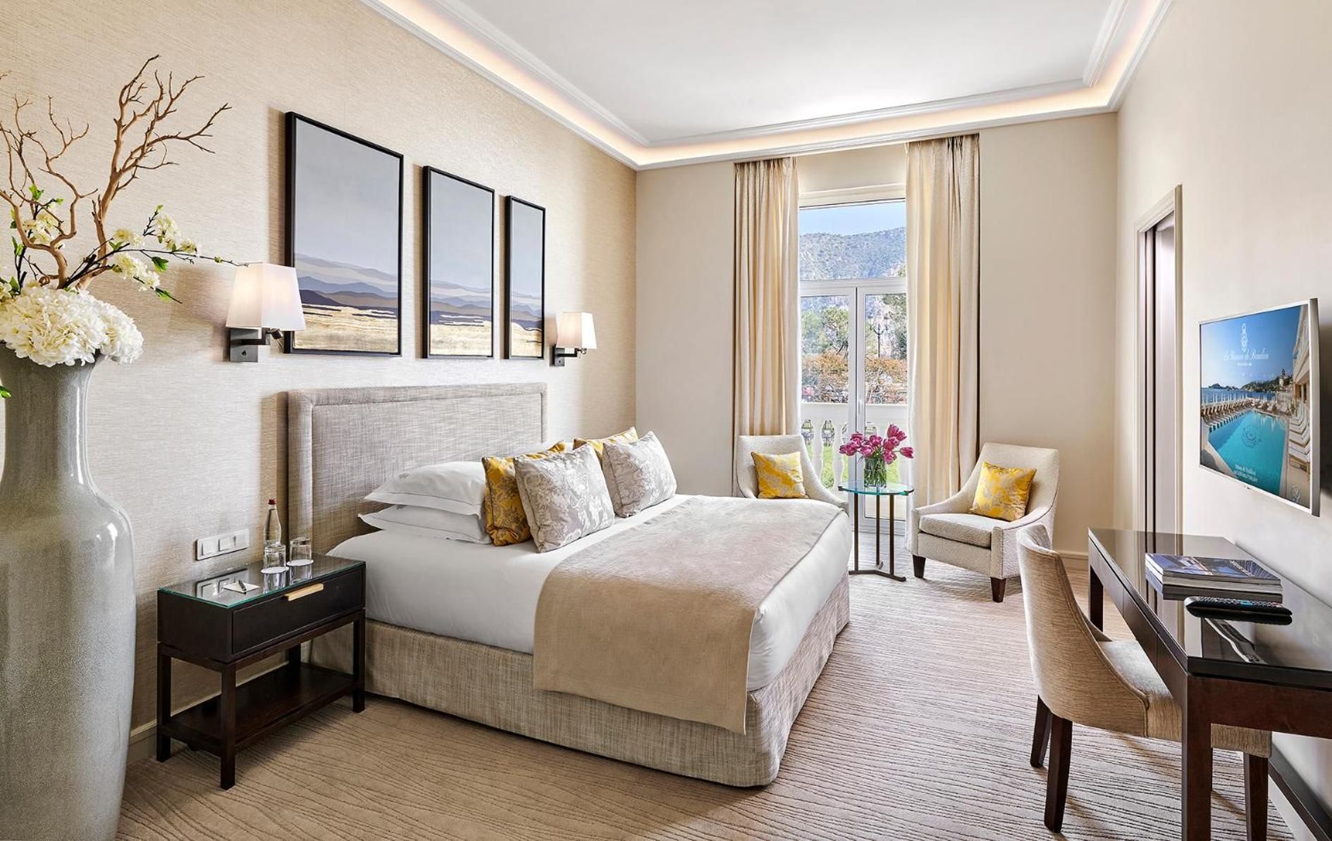 Classic Room with Harbor and Hillside View
