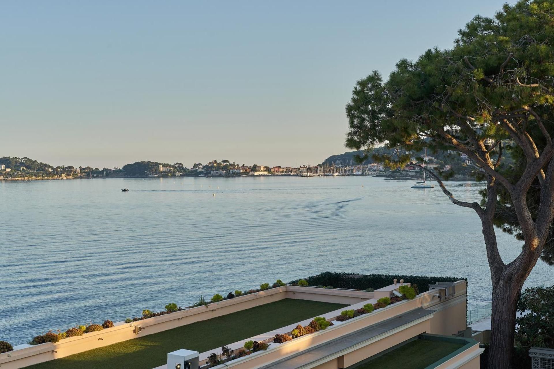 Superior Room with garden & sea view