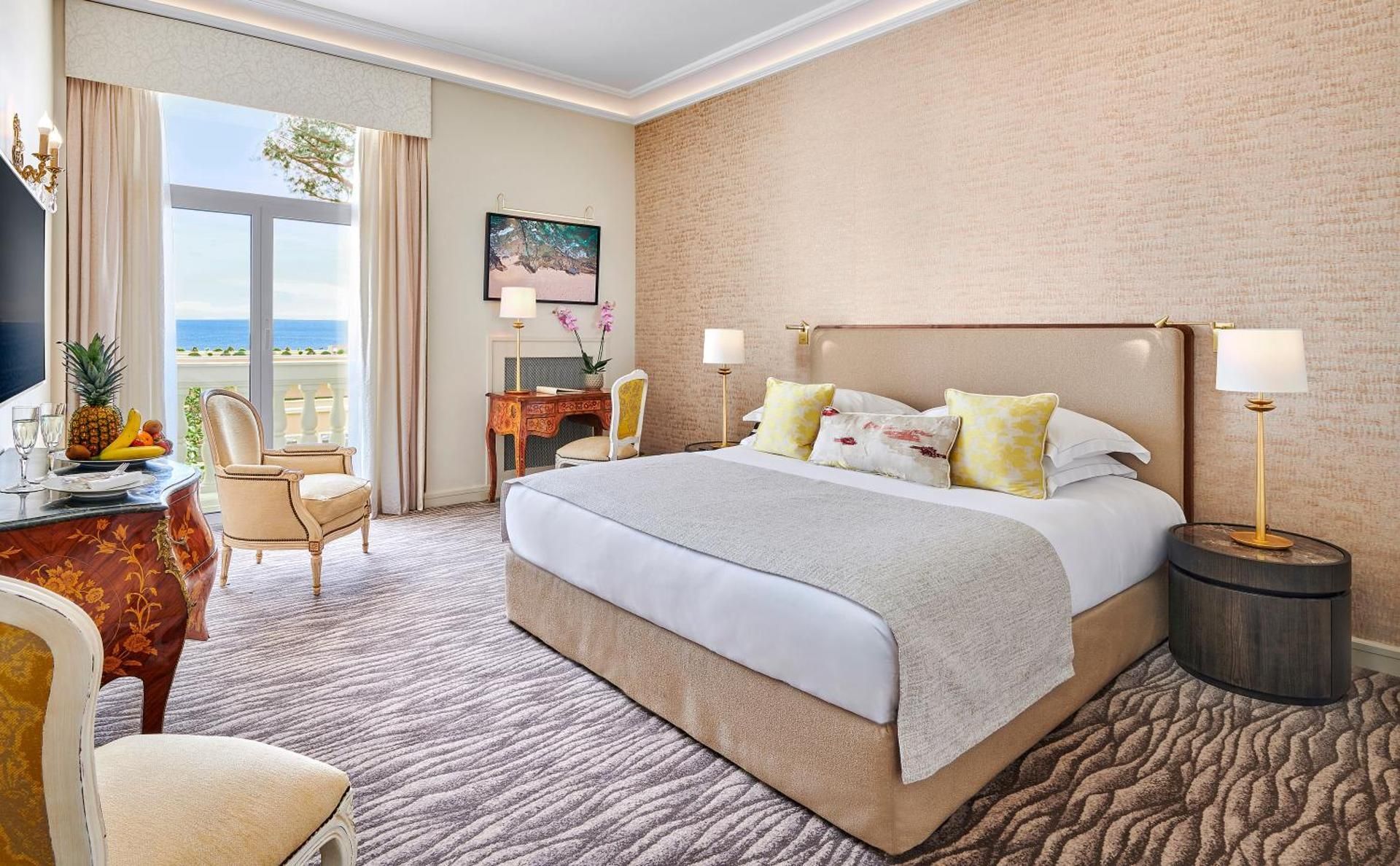 Superior Room with garden & sea view