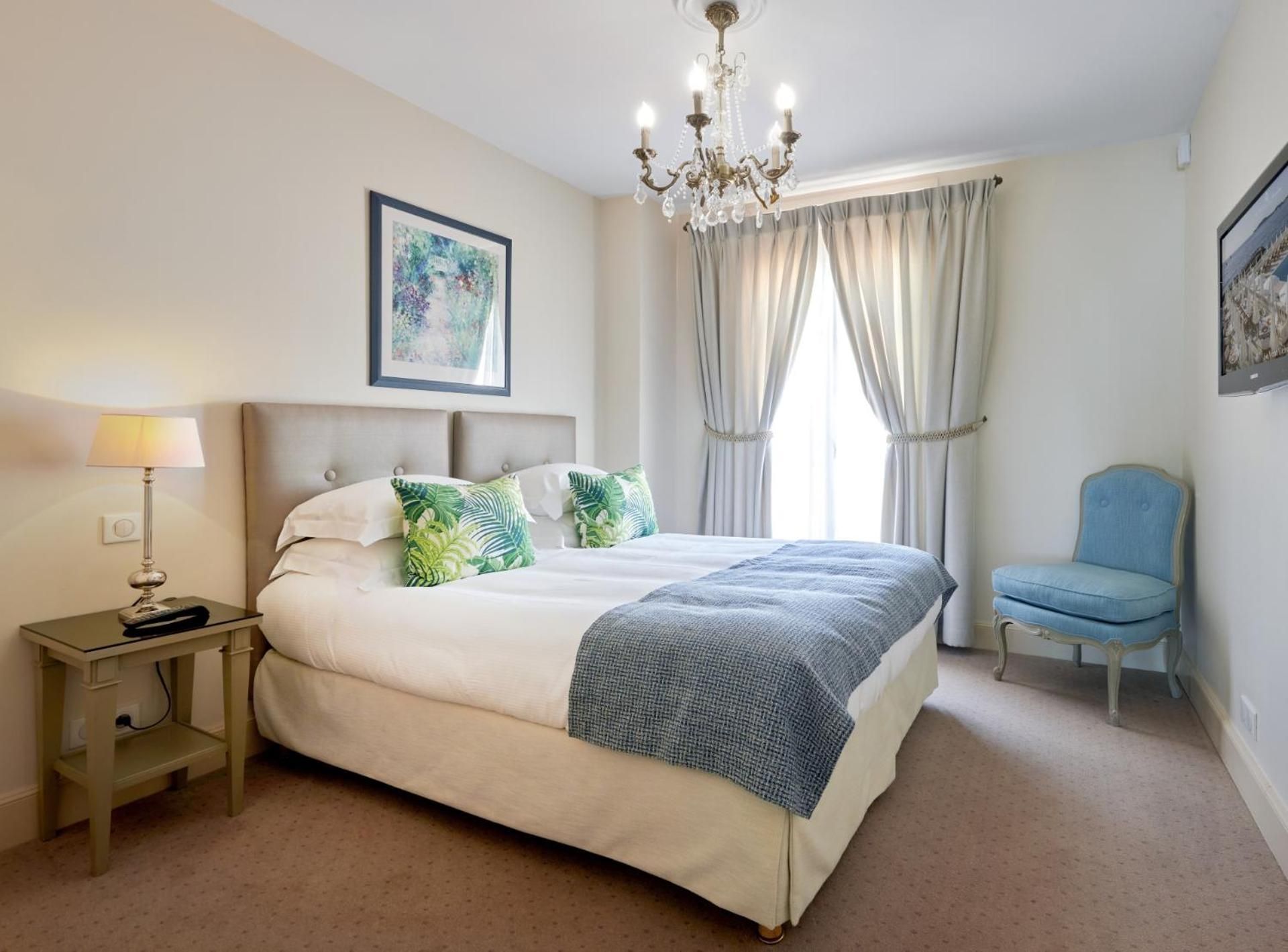 Superior Three-Bedroom Apartment