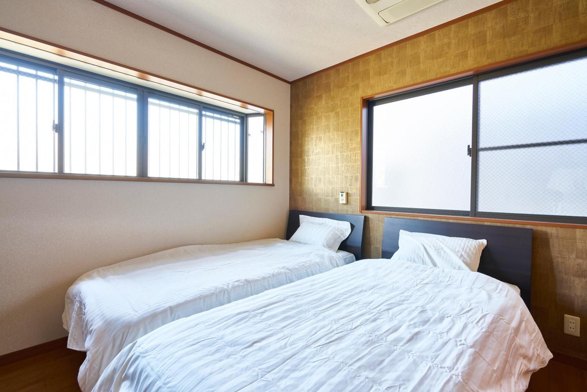 Standard Twin Room with Shared Bathroom