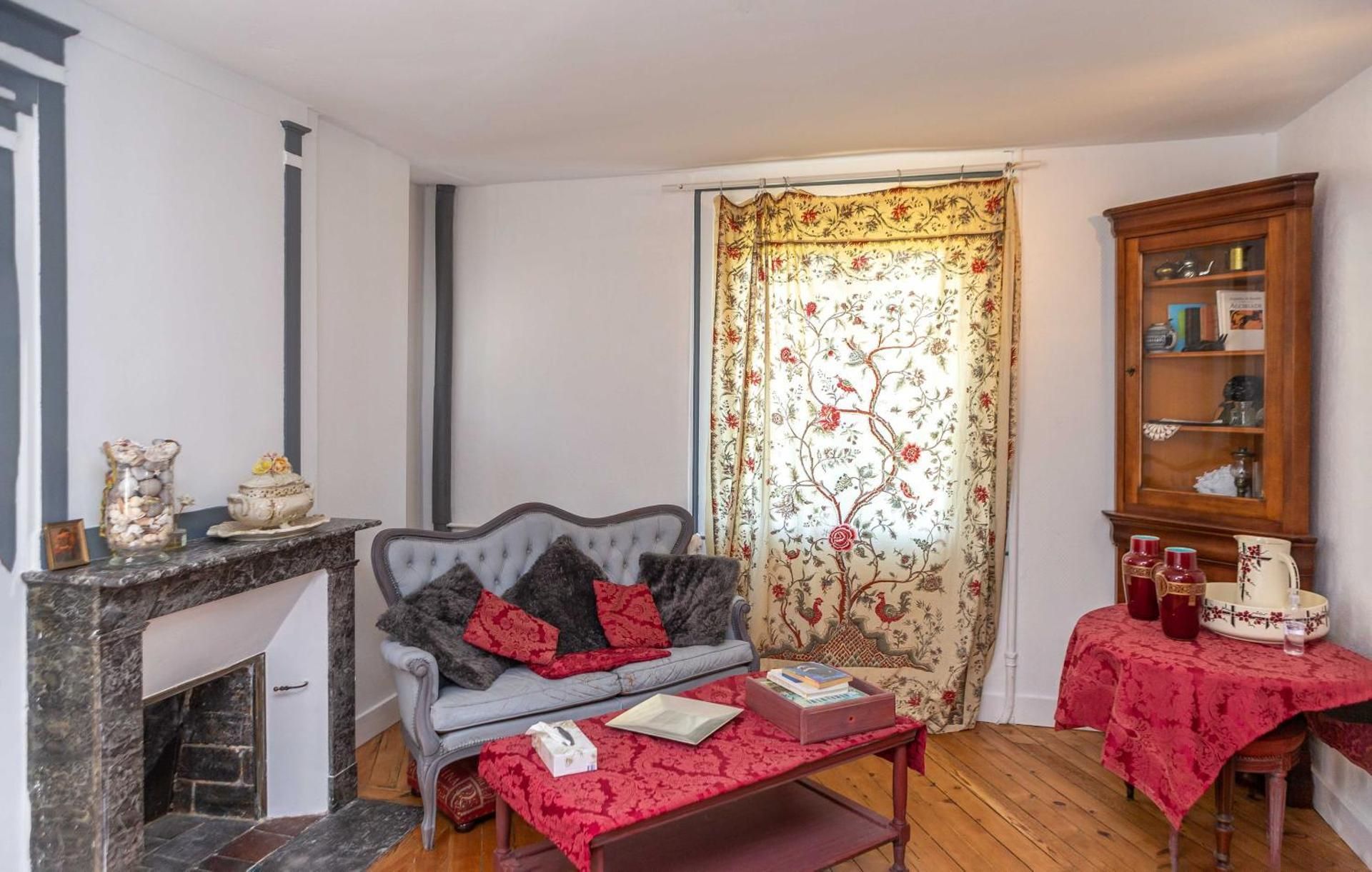 Standard Double Room with Shared Bathroom