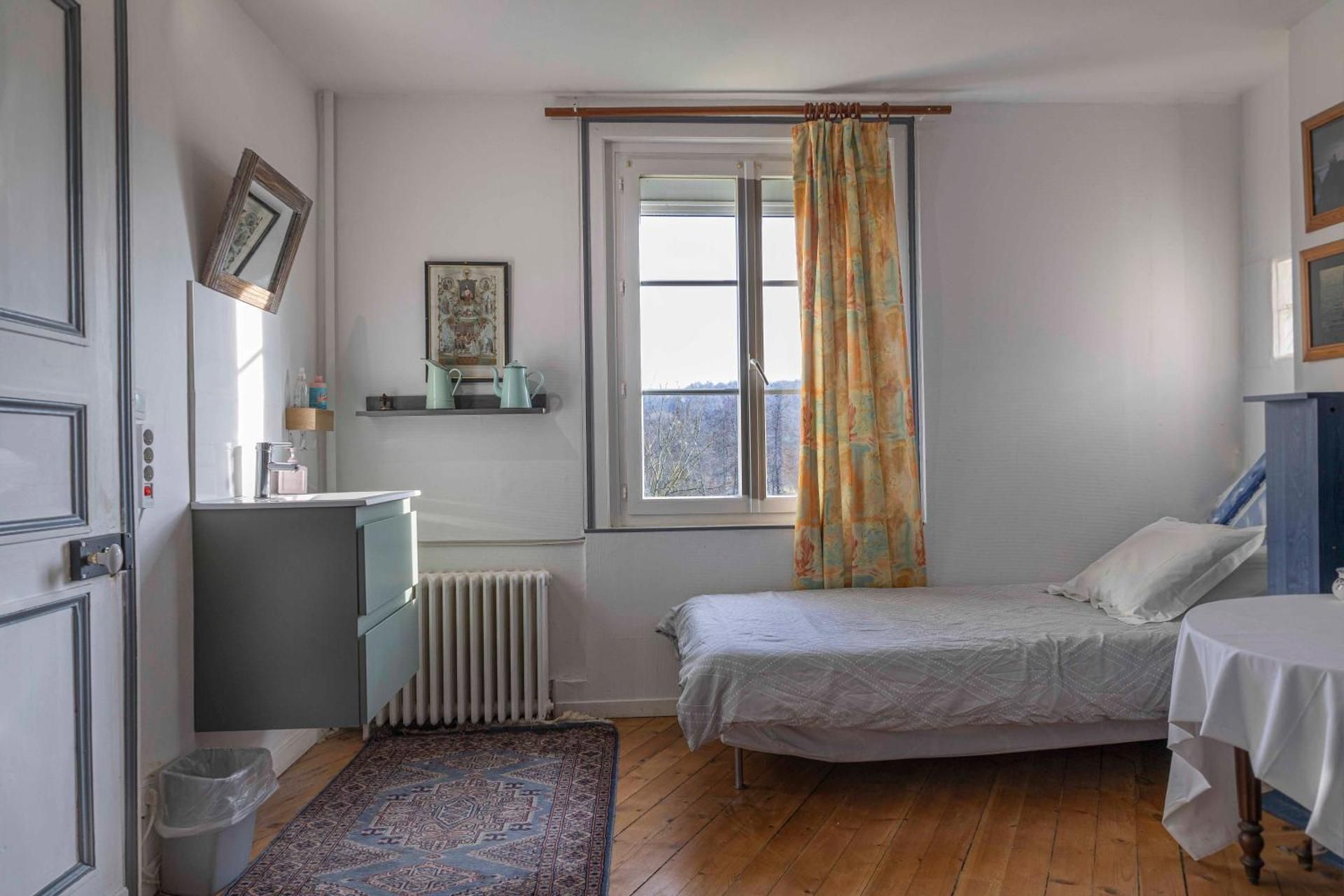 Basic Triple Room with Shared Bathroom