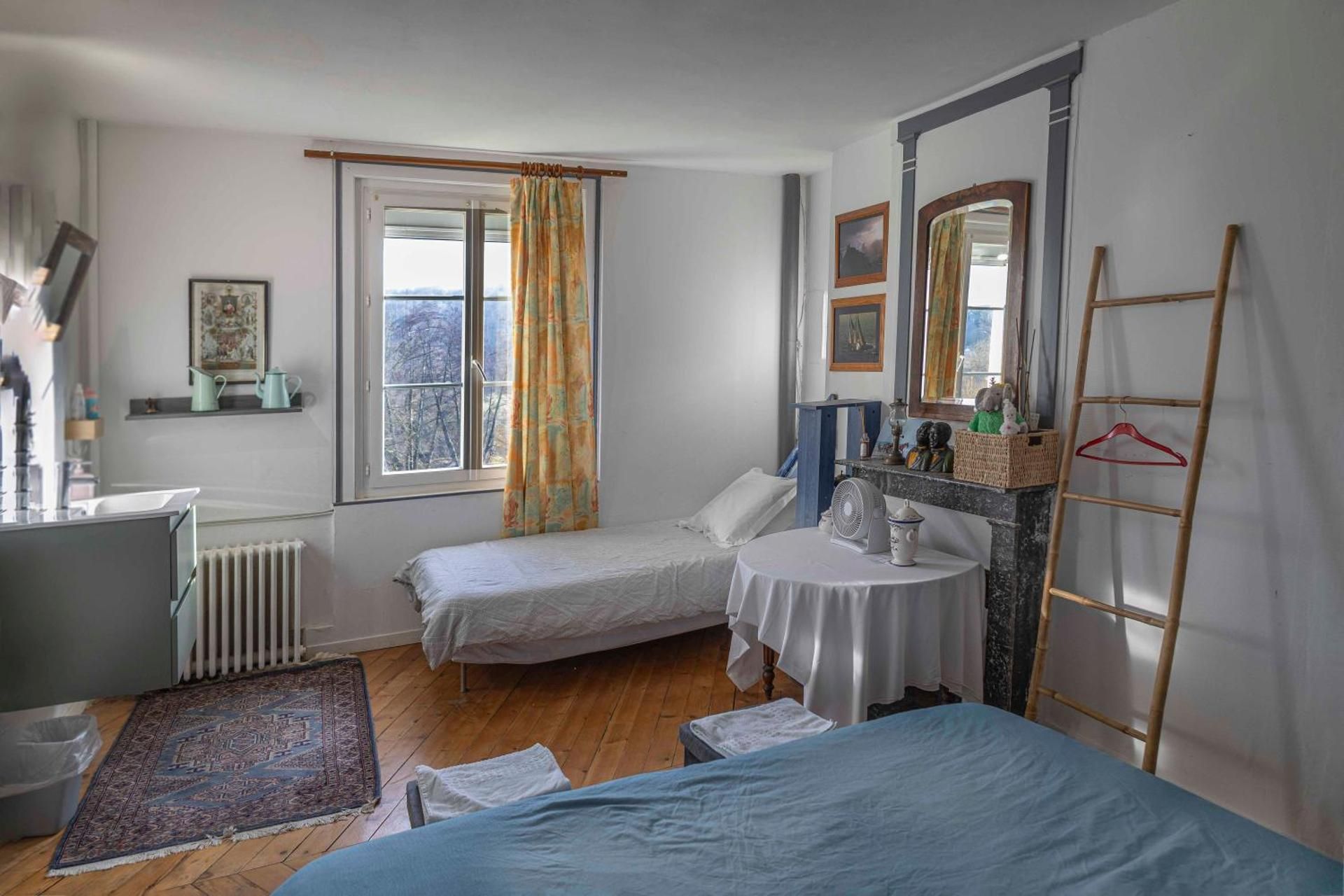 Basic Triple Room with Shared Bathroom