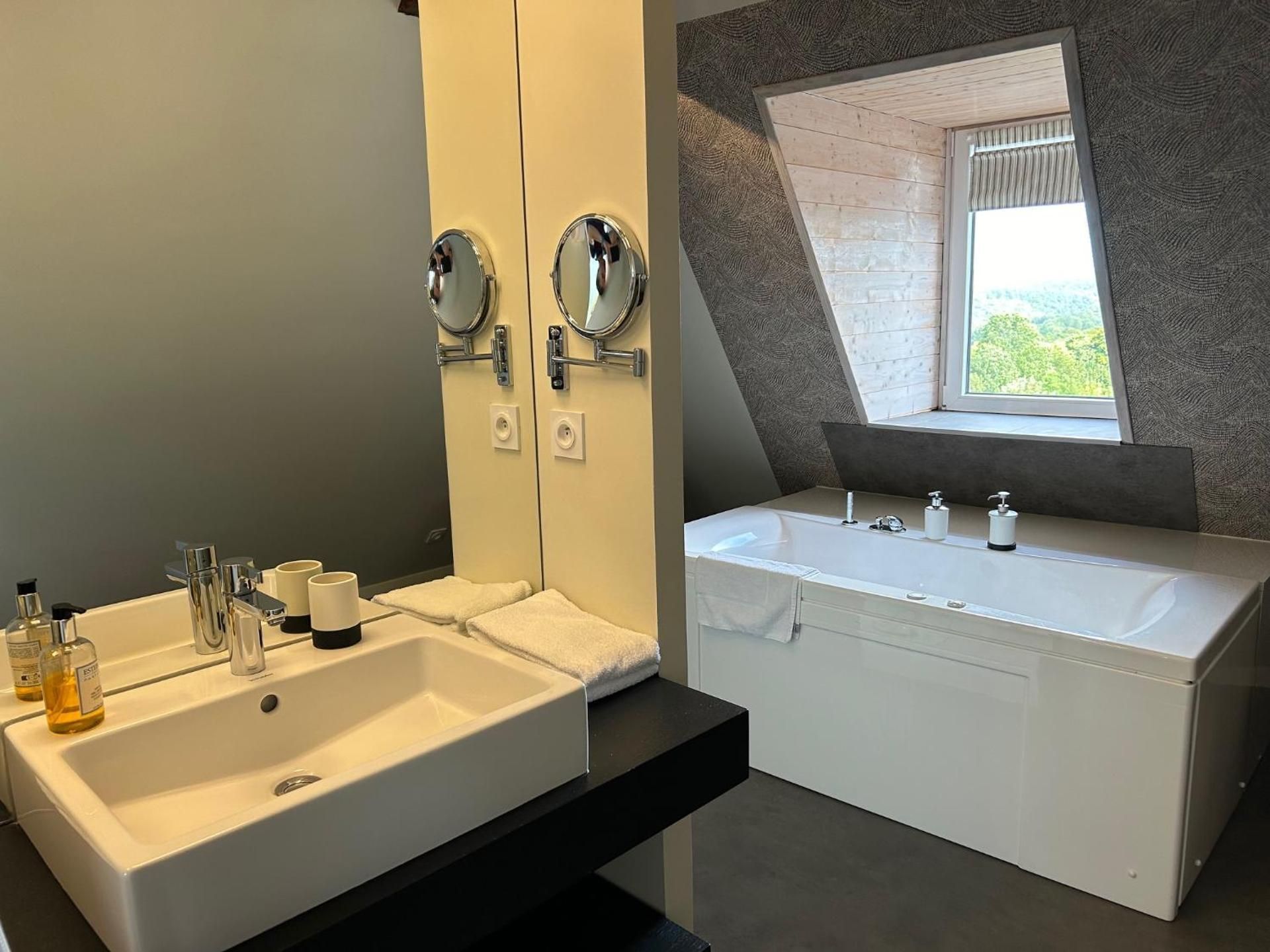 Suite with Spa Bath