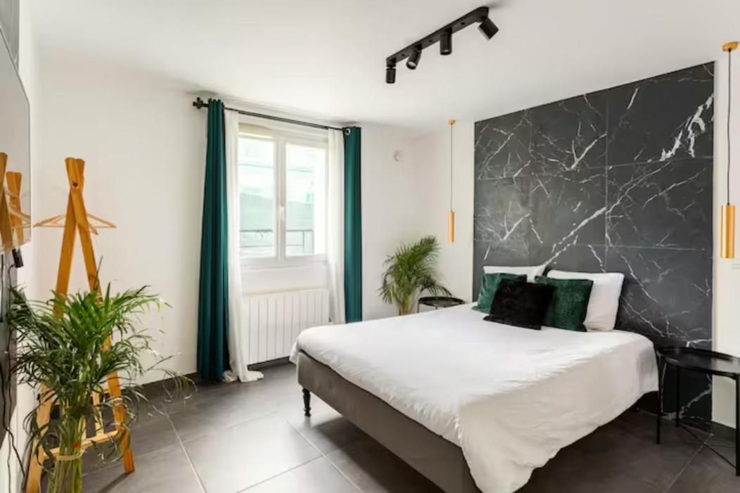 Apartment with Garden View