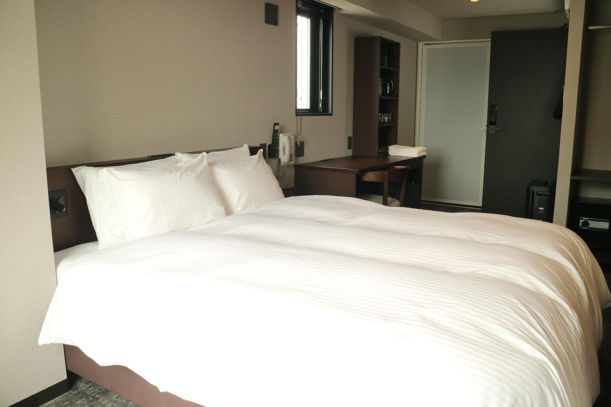Standard with 1 Queen Bed