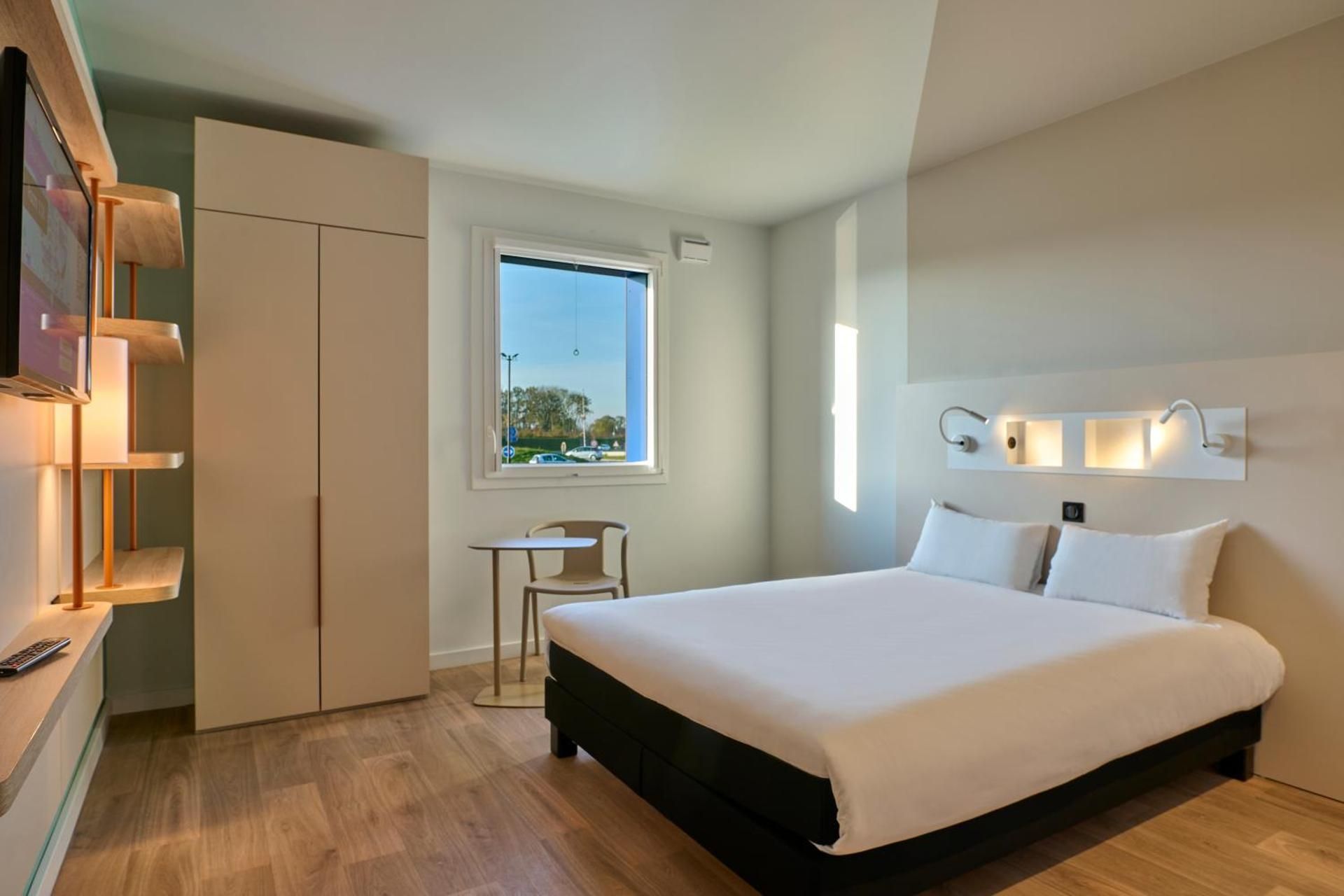 TRIPLE ROOM with 1 Double Bed and 1 Retractable Bed