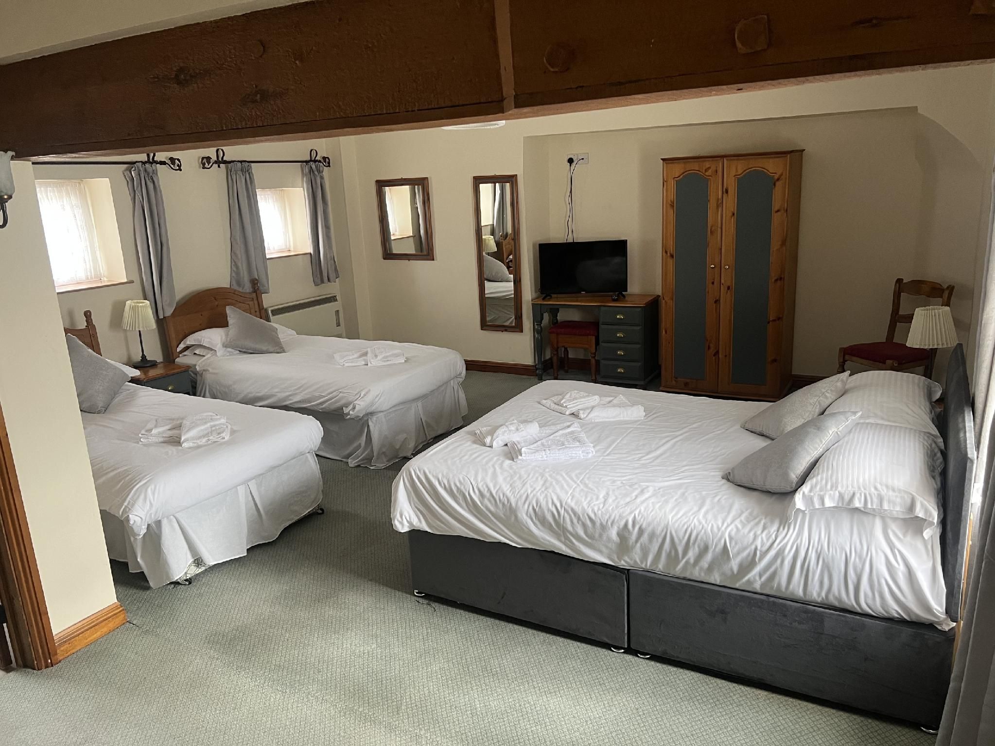 Family room-Garden view-Family-Ensuite
