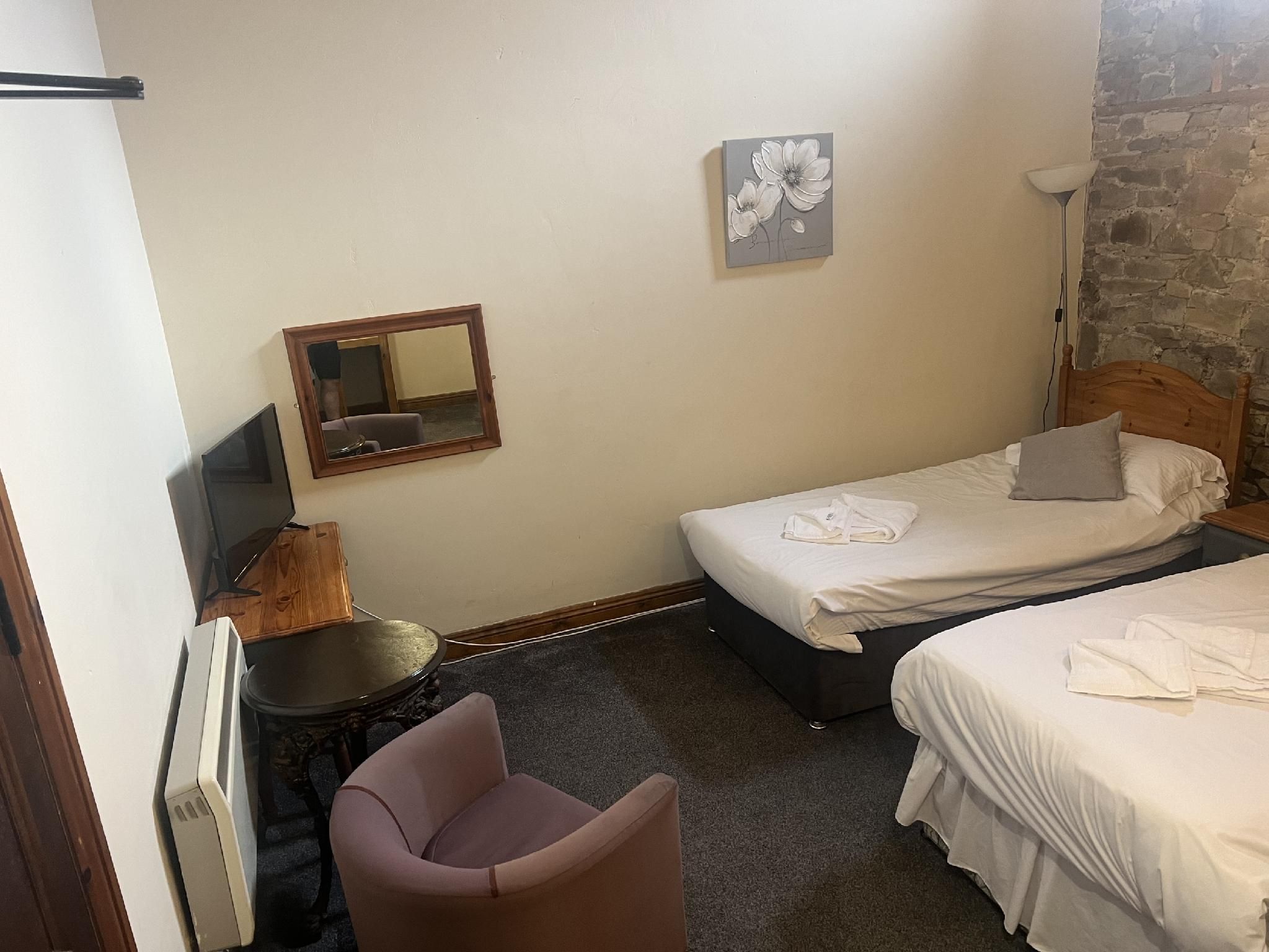 Twin room-Basic-Ensuite