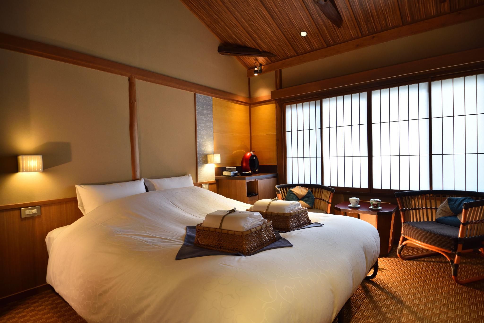 Japanese Modern Style 1st Floor Double Room with Square Bath