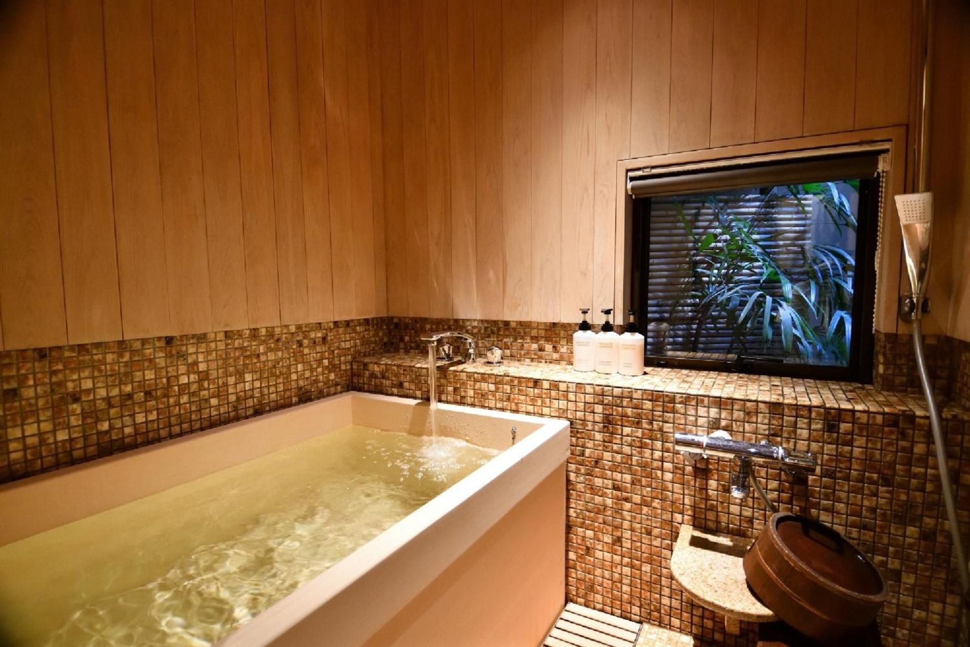 Japanese Modern Style 1st Floor Double Room with Square Bath