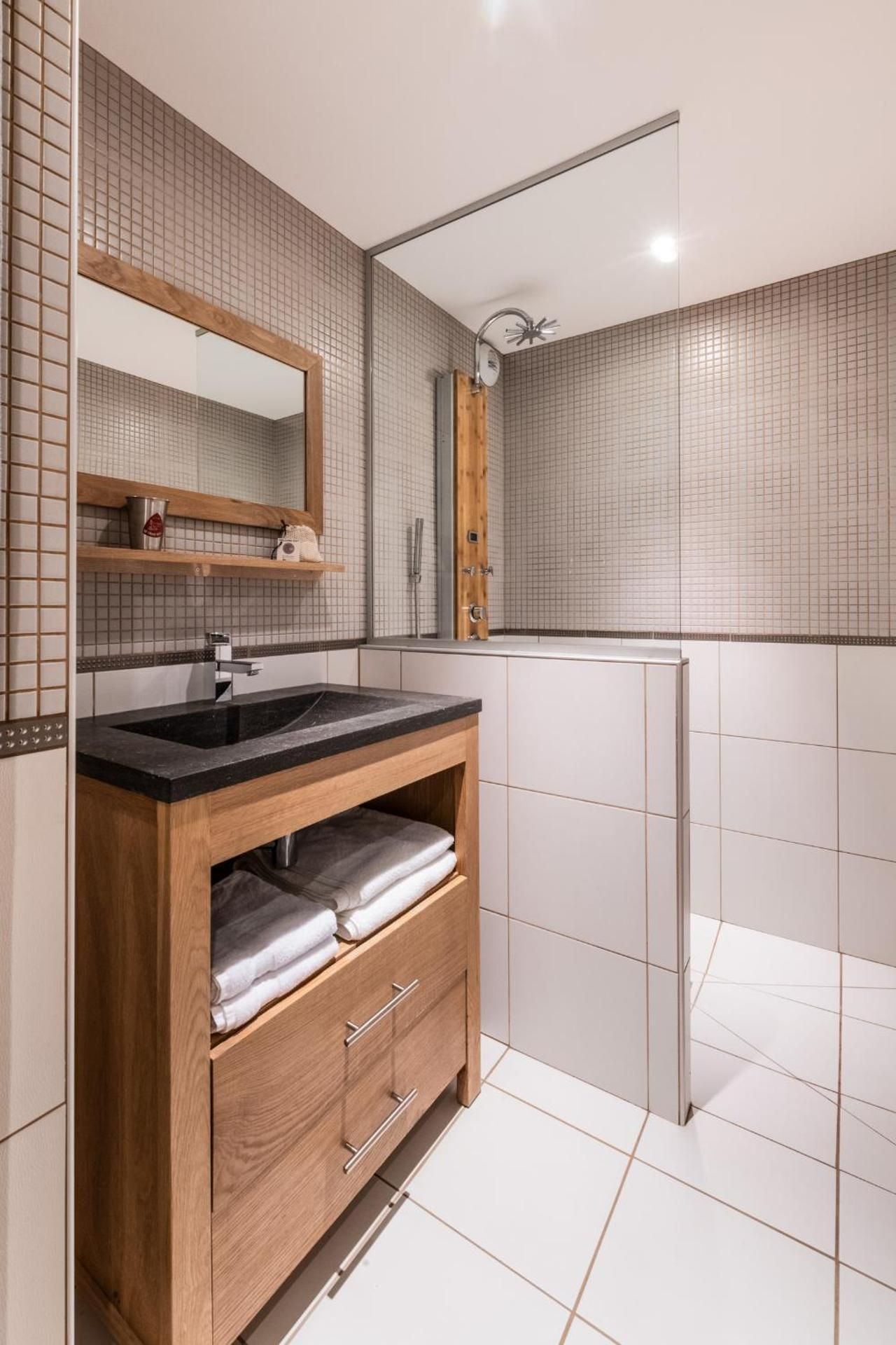 Double or Twin Room with Mountain View