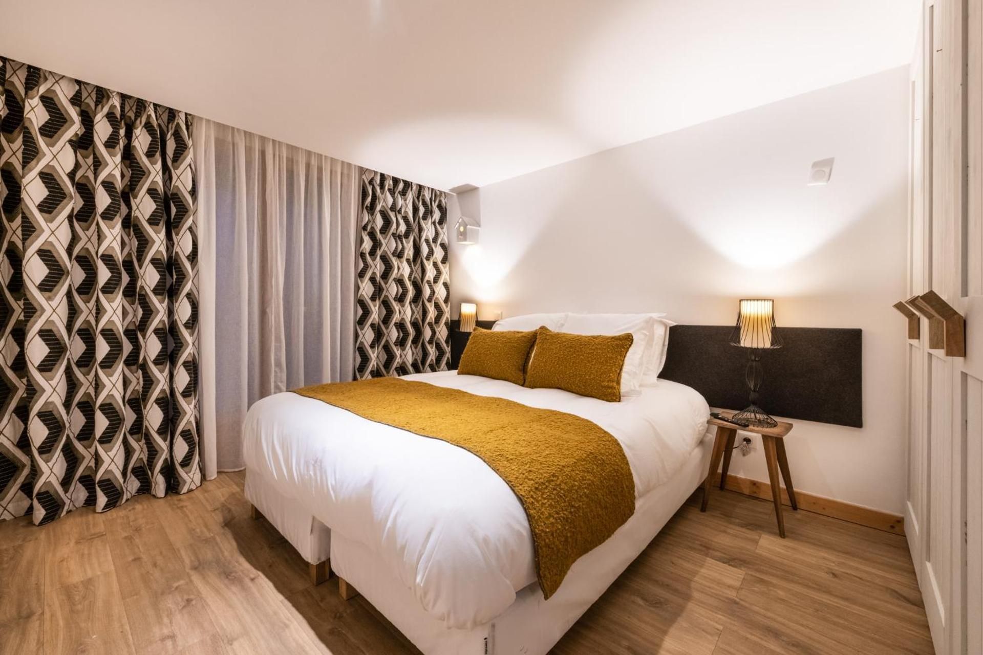 Double or Twin Room with Mountain View
