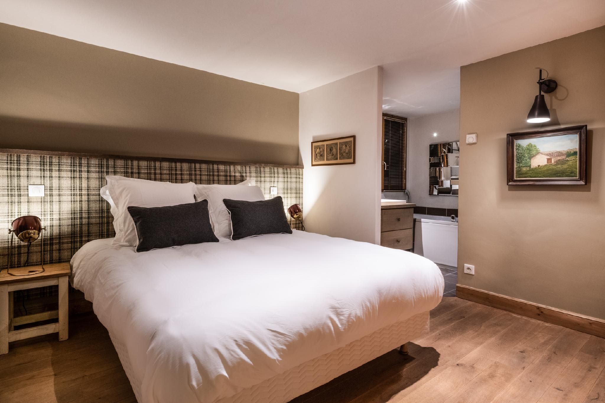Deluxe Double Double Room