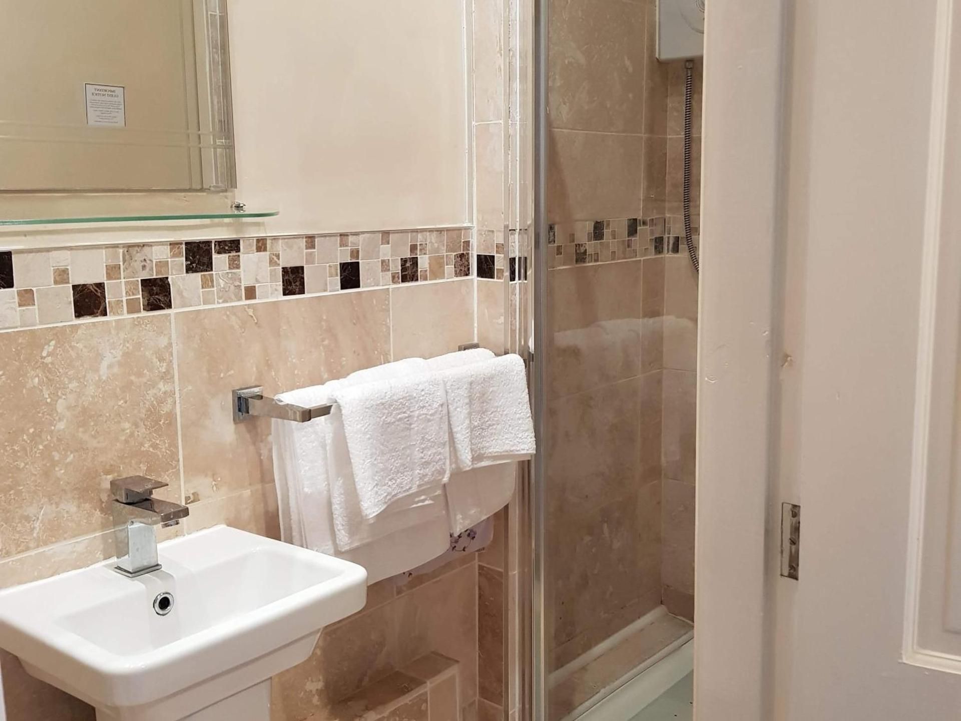 The Pavilion Guest House Twin Room with Shower 2