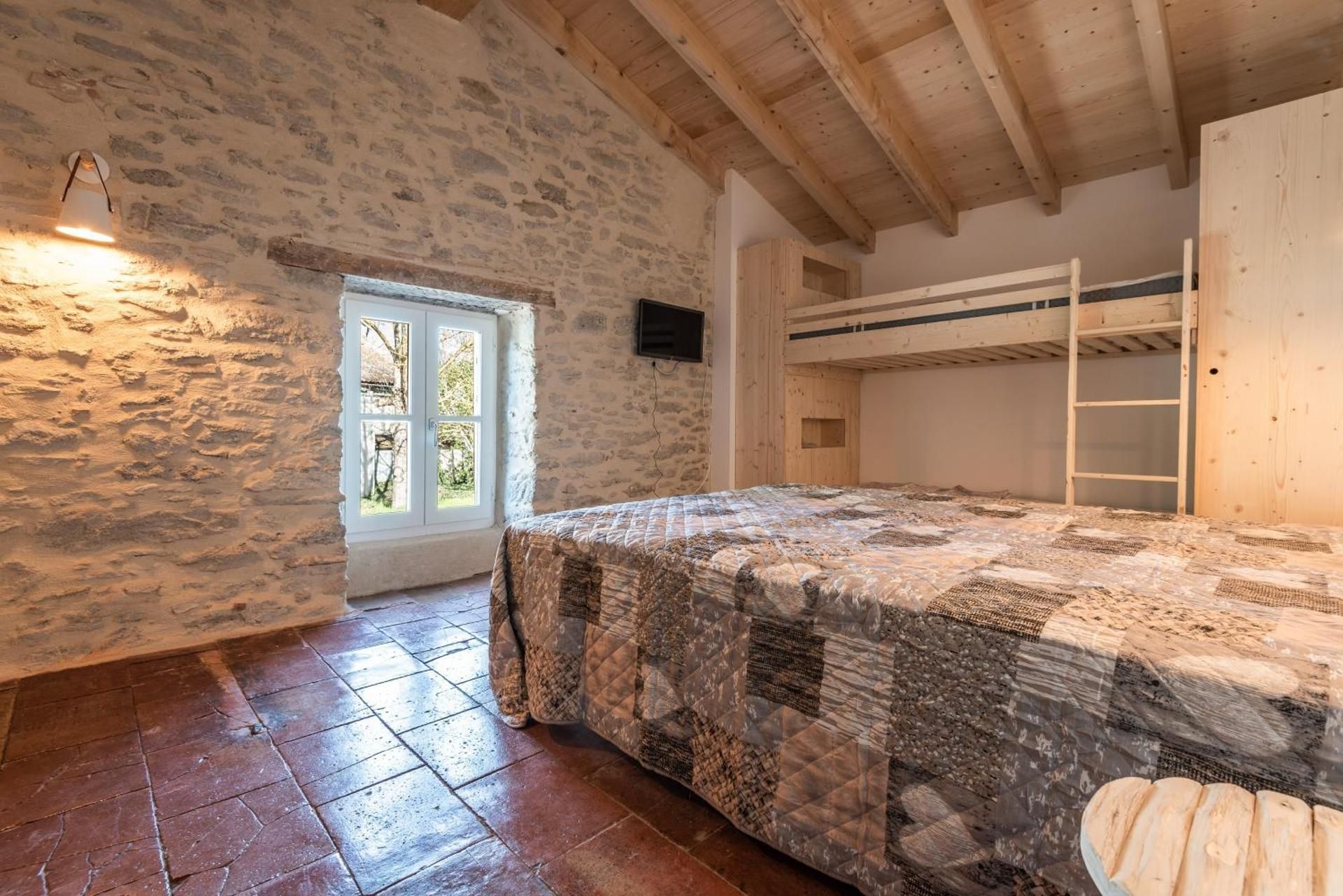 Quadruple Room with Private Bathroom