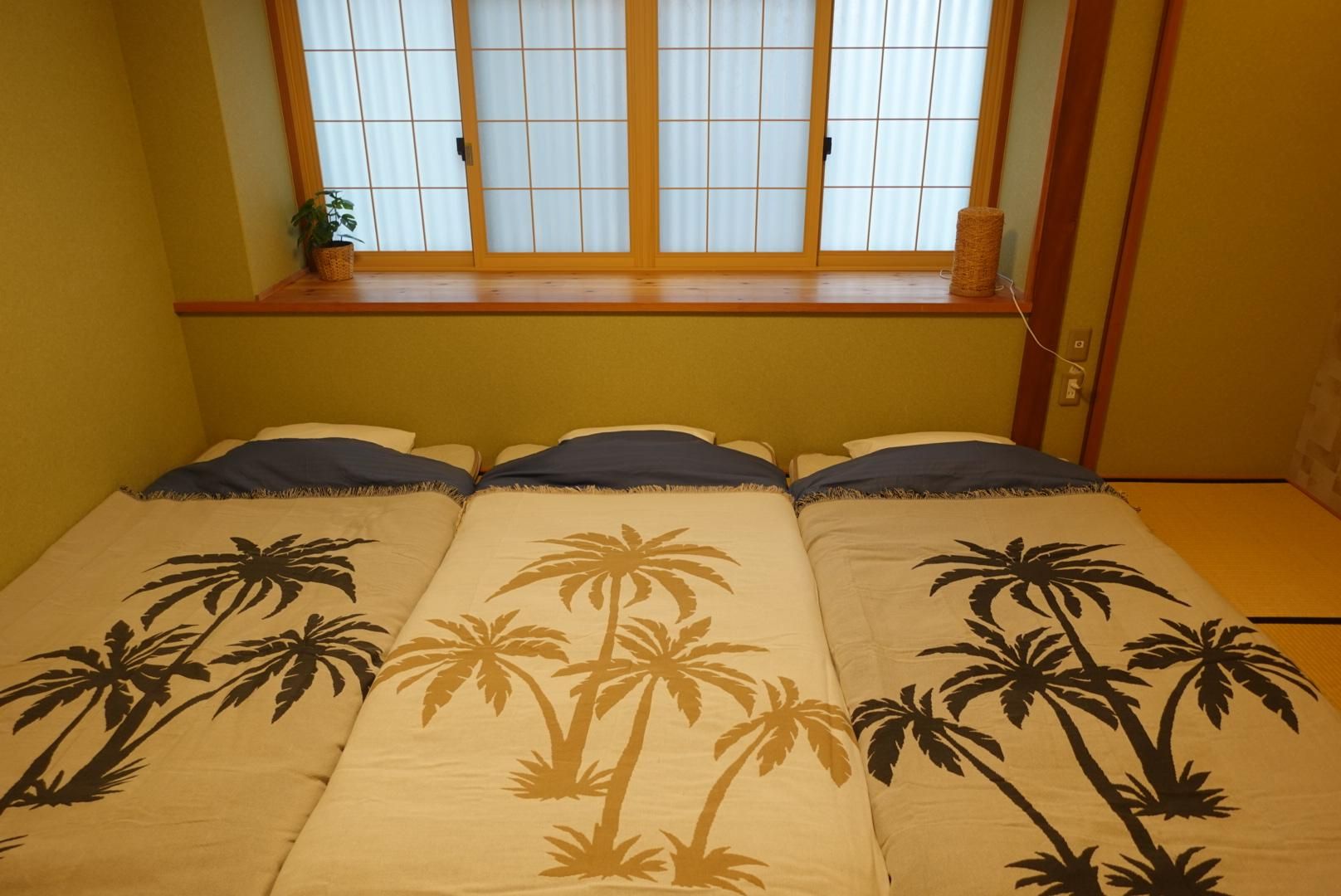 Triple Room with Air Conditioning and Shared Bathroom