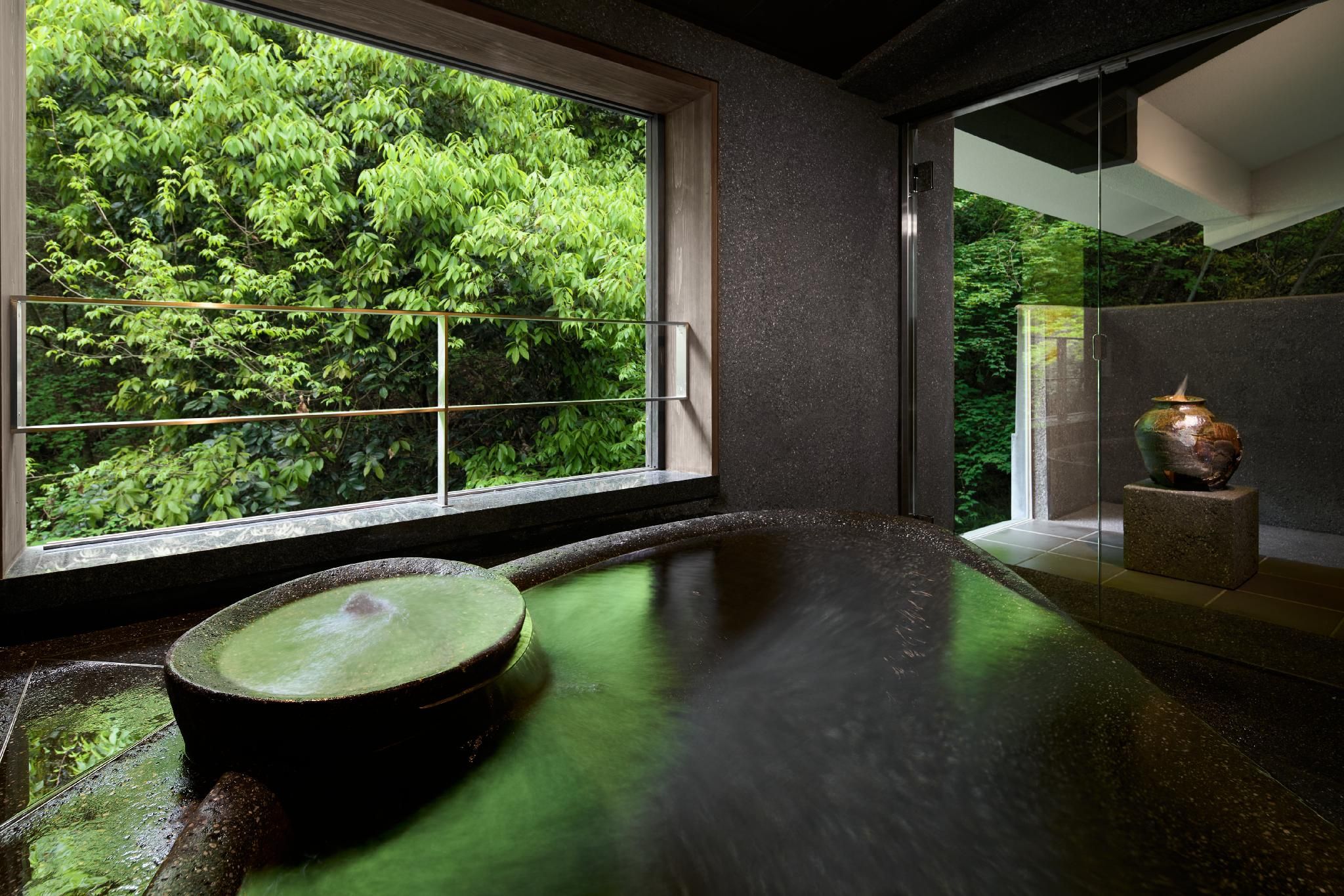 Kohoo Room - Modern Art and Tradition Experience Included