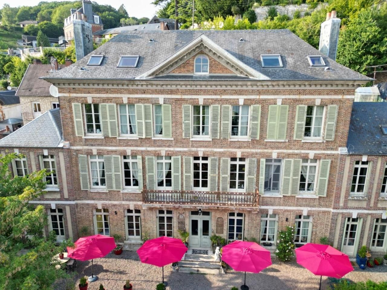 Villa with Garden View