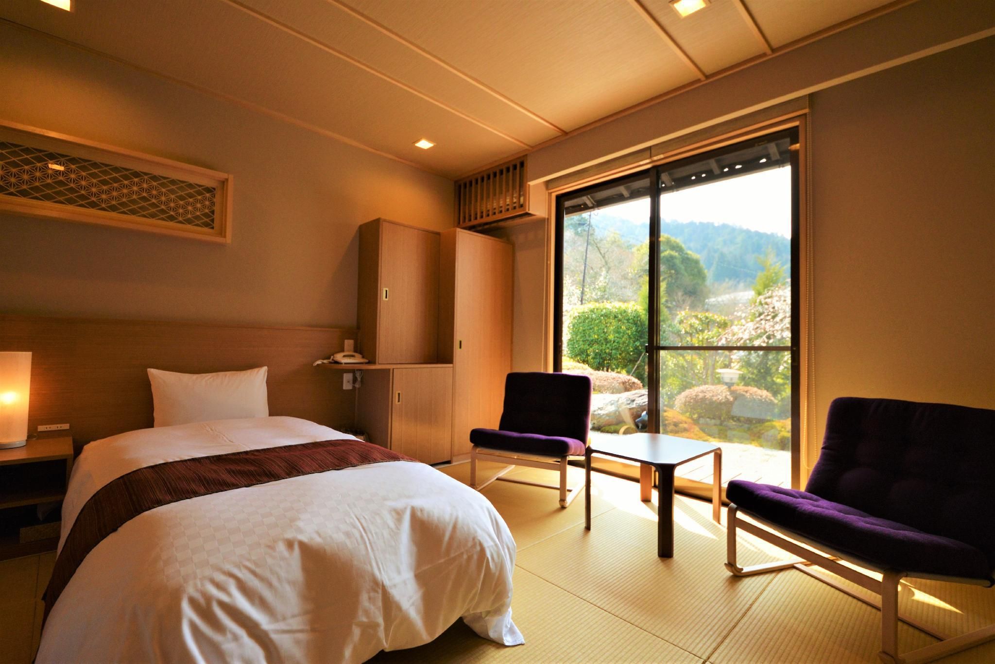 Japanese Garden View Modern Japanese Style Twin Room