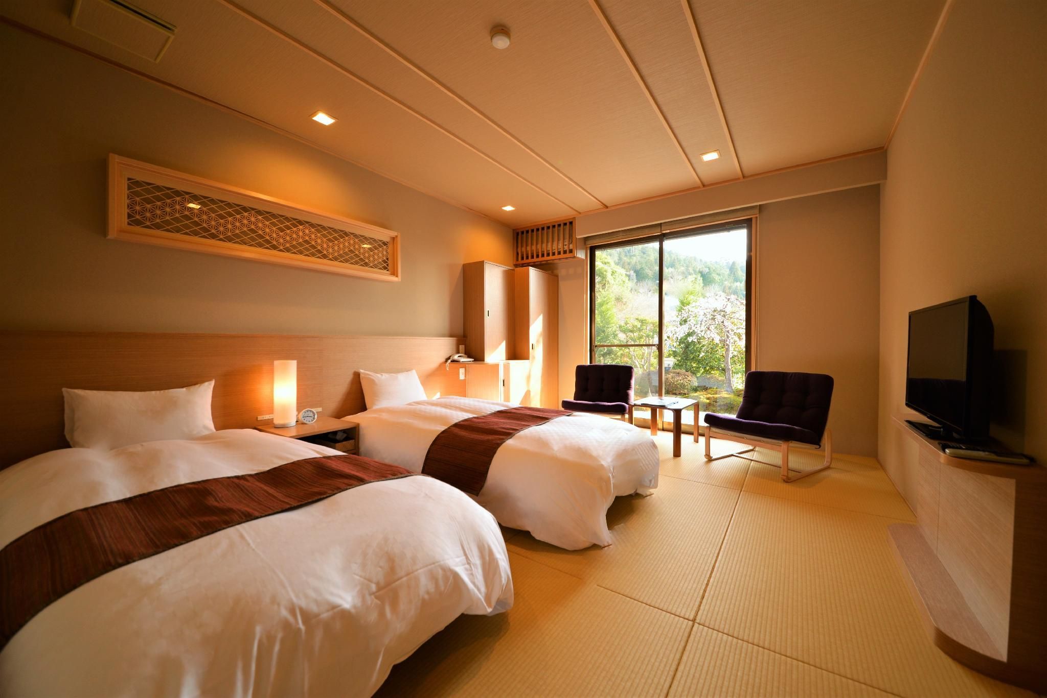 Japanese Garden View Modern Japanese Style Twin Room