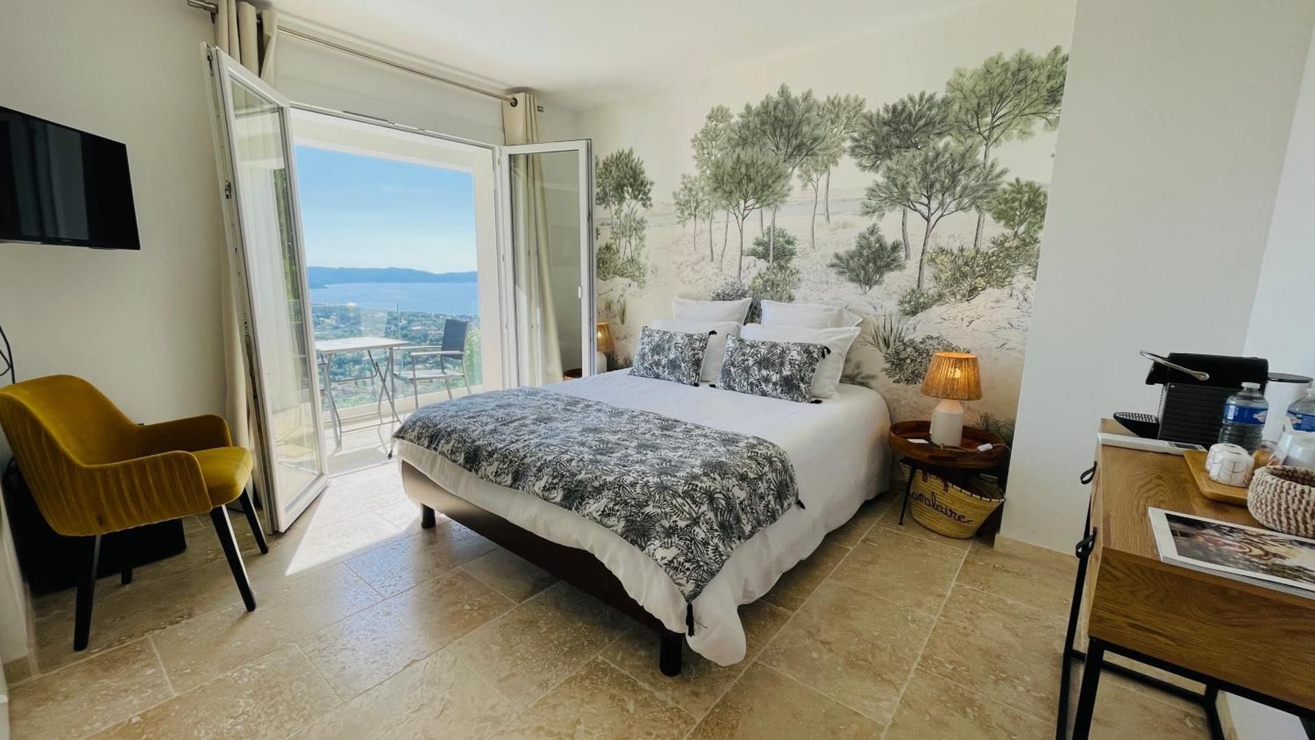Deluxe Suite with Sea View