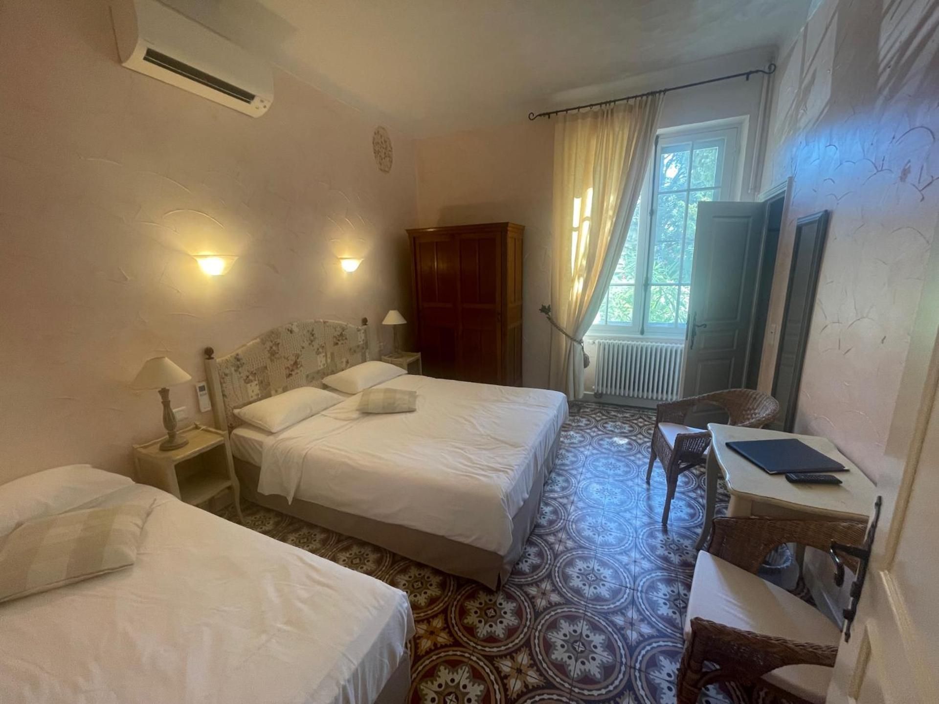 Comfort Triple Room