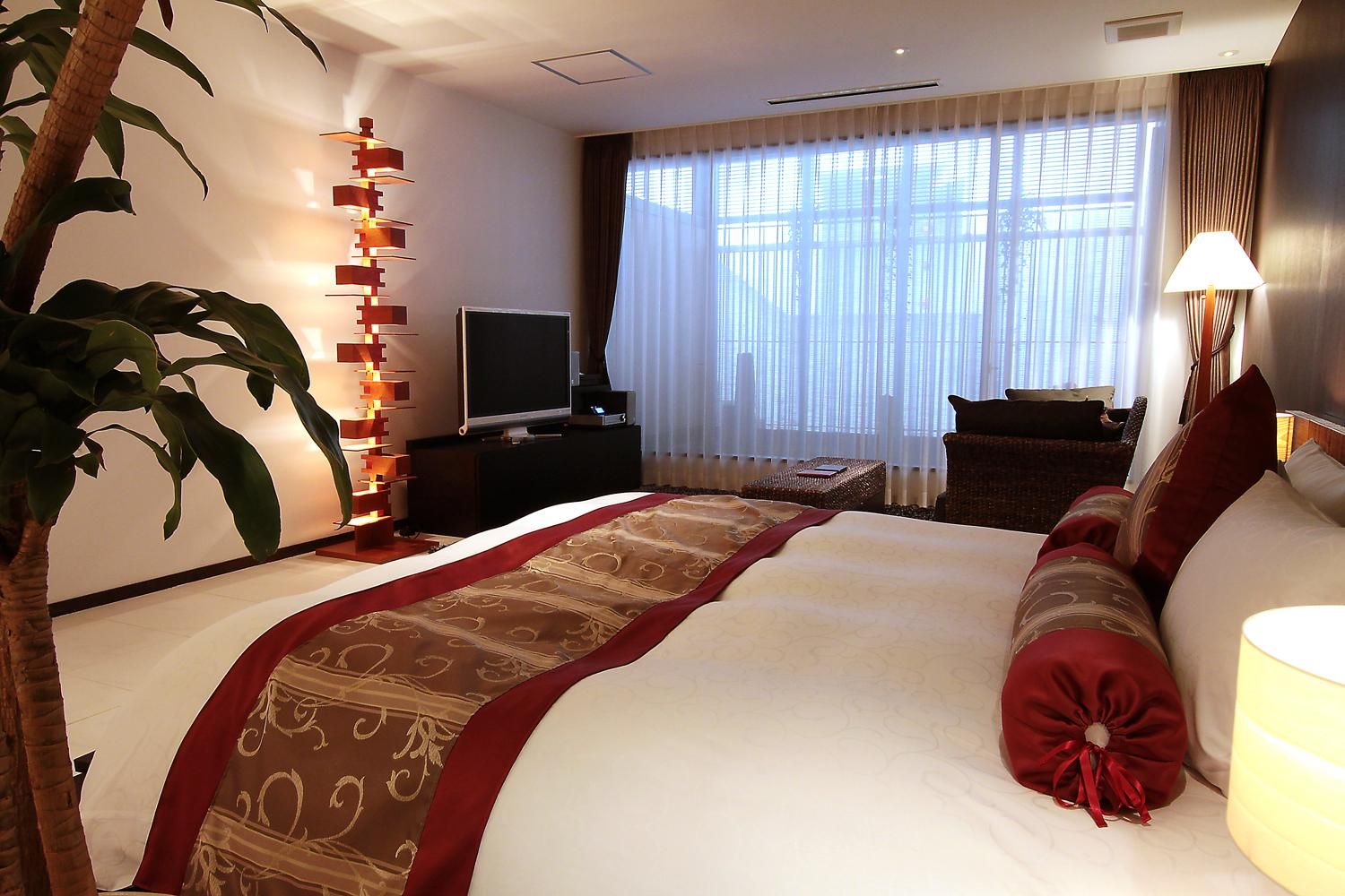 Royal Suite Room with Jacuzzi and Ganga View