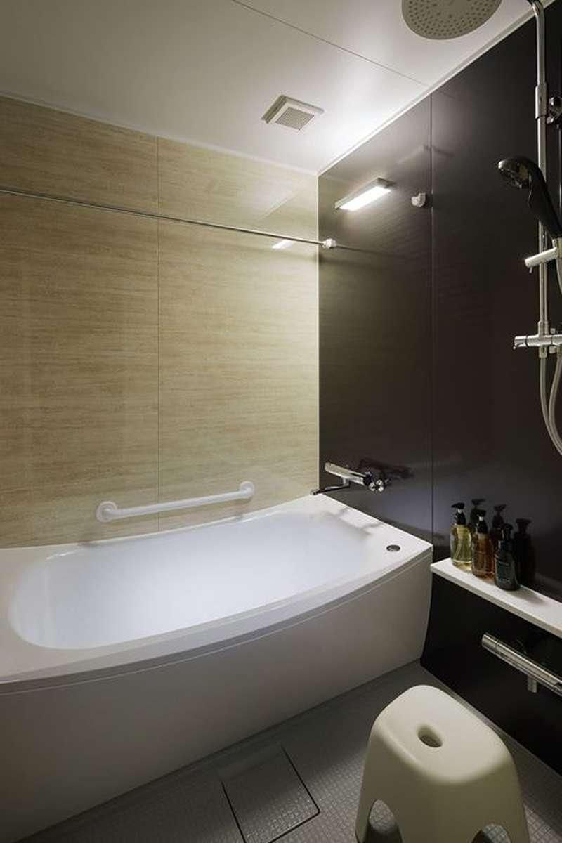 Deluxe Family Suite Room with Private Bathroom and Toilet