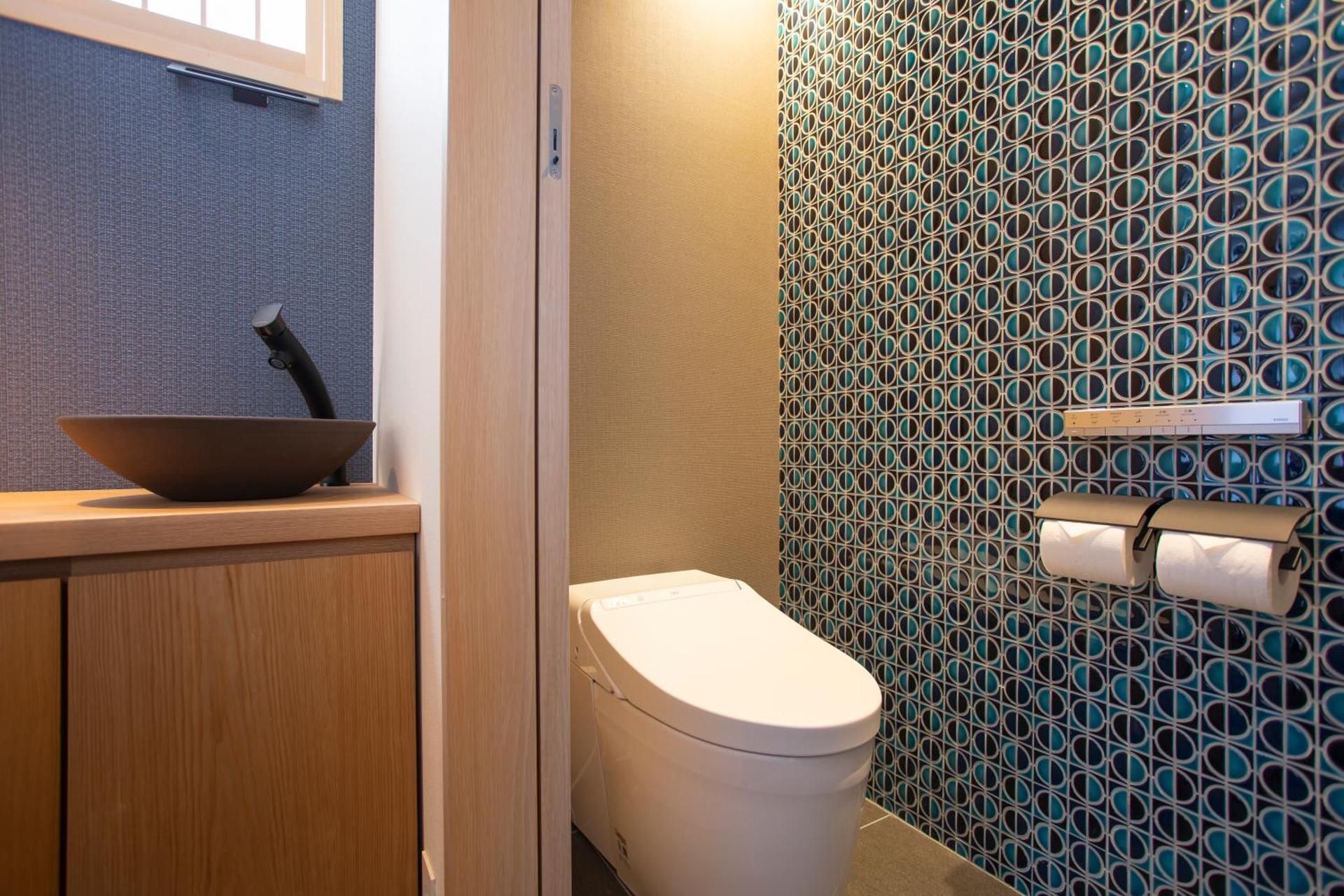 Queen Room with Shower - Non-Smoking - Basement