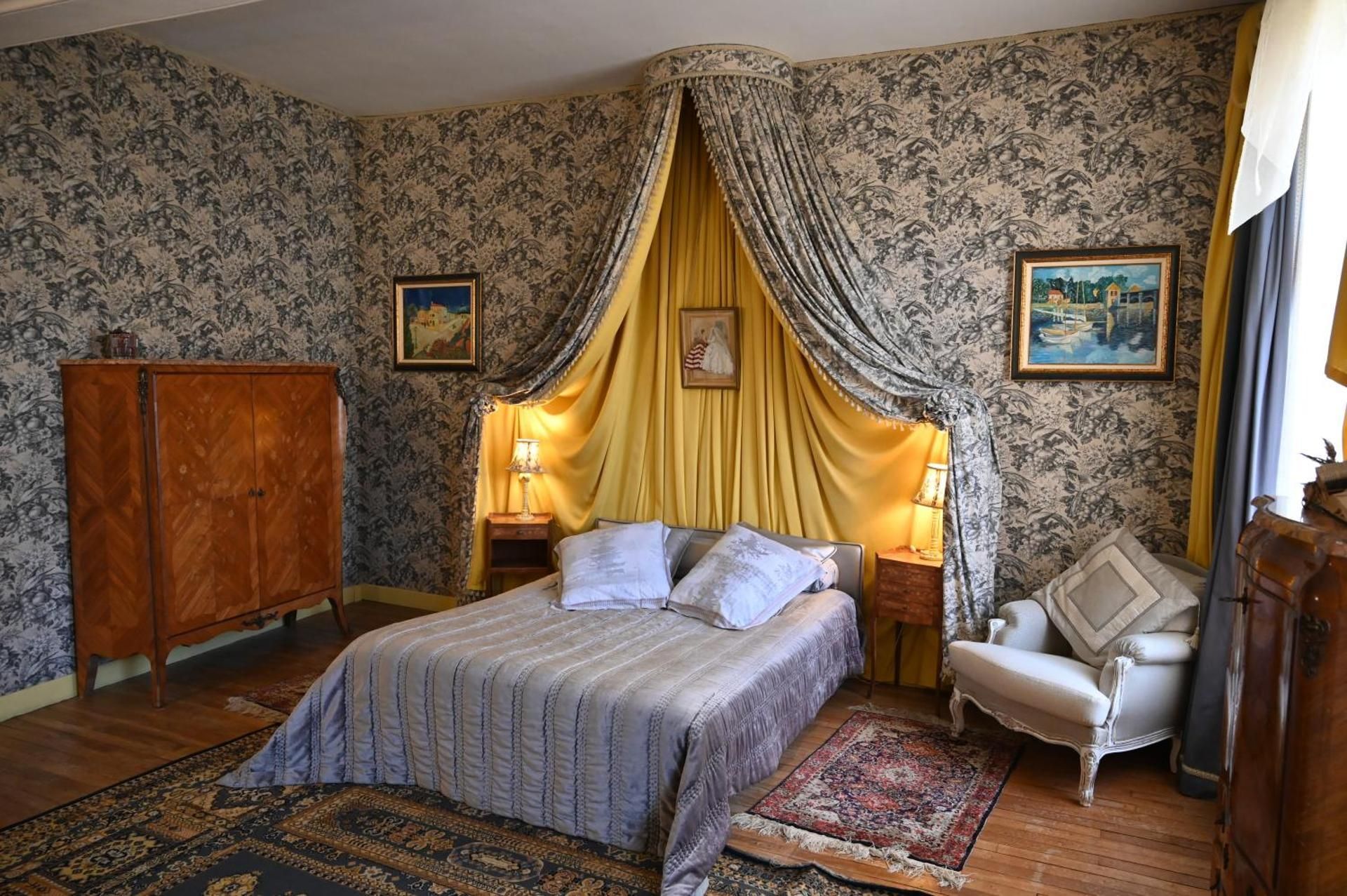 Large Double Room