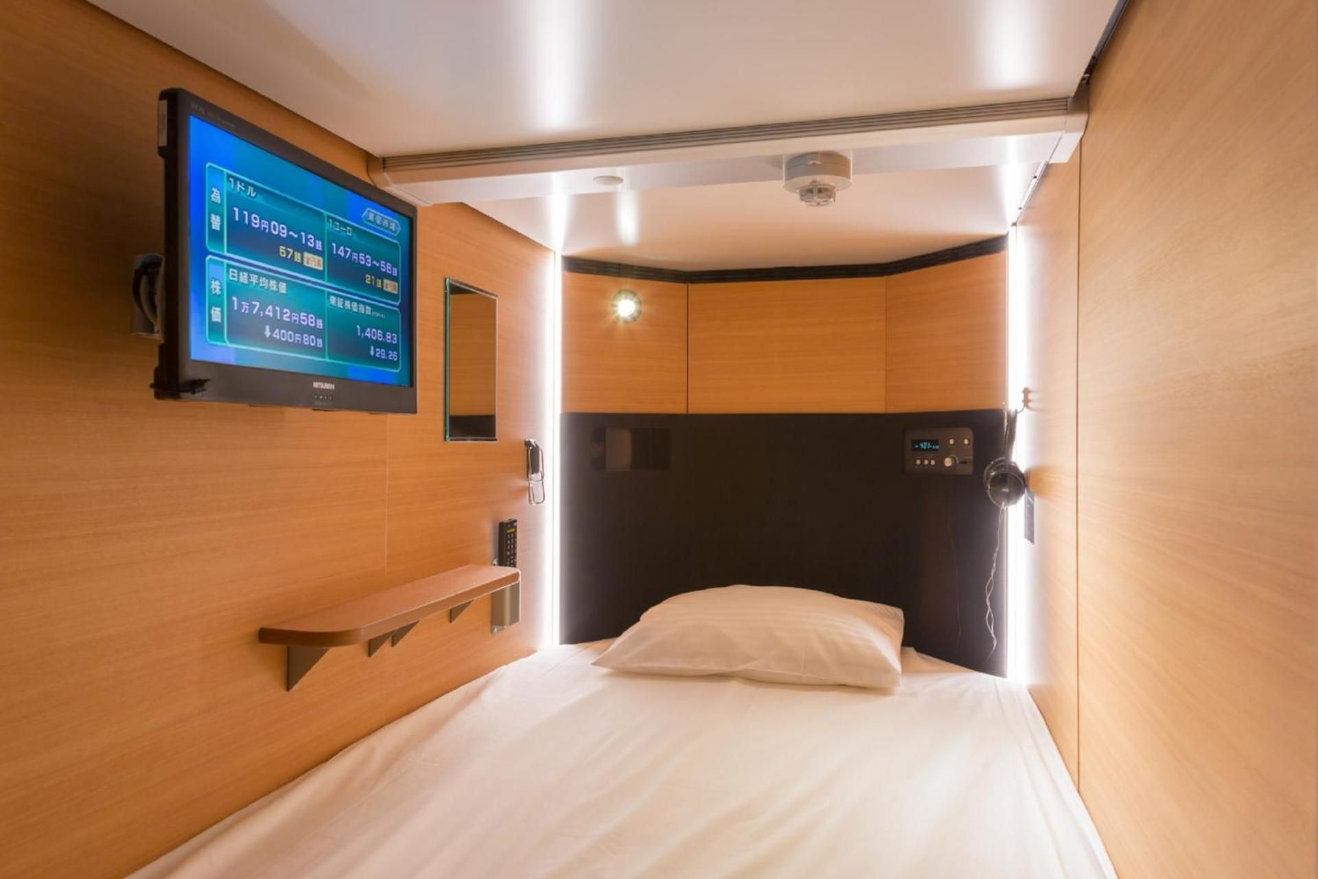 Lower Capsule - Sky Open-Air Bath Access Included, Male Only