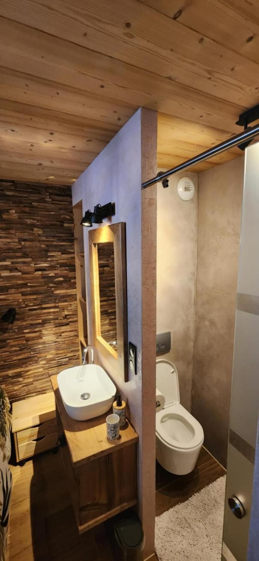 One-Bedroom Apartment with Balcony and Mountain View  
