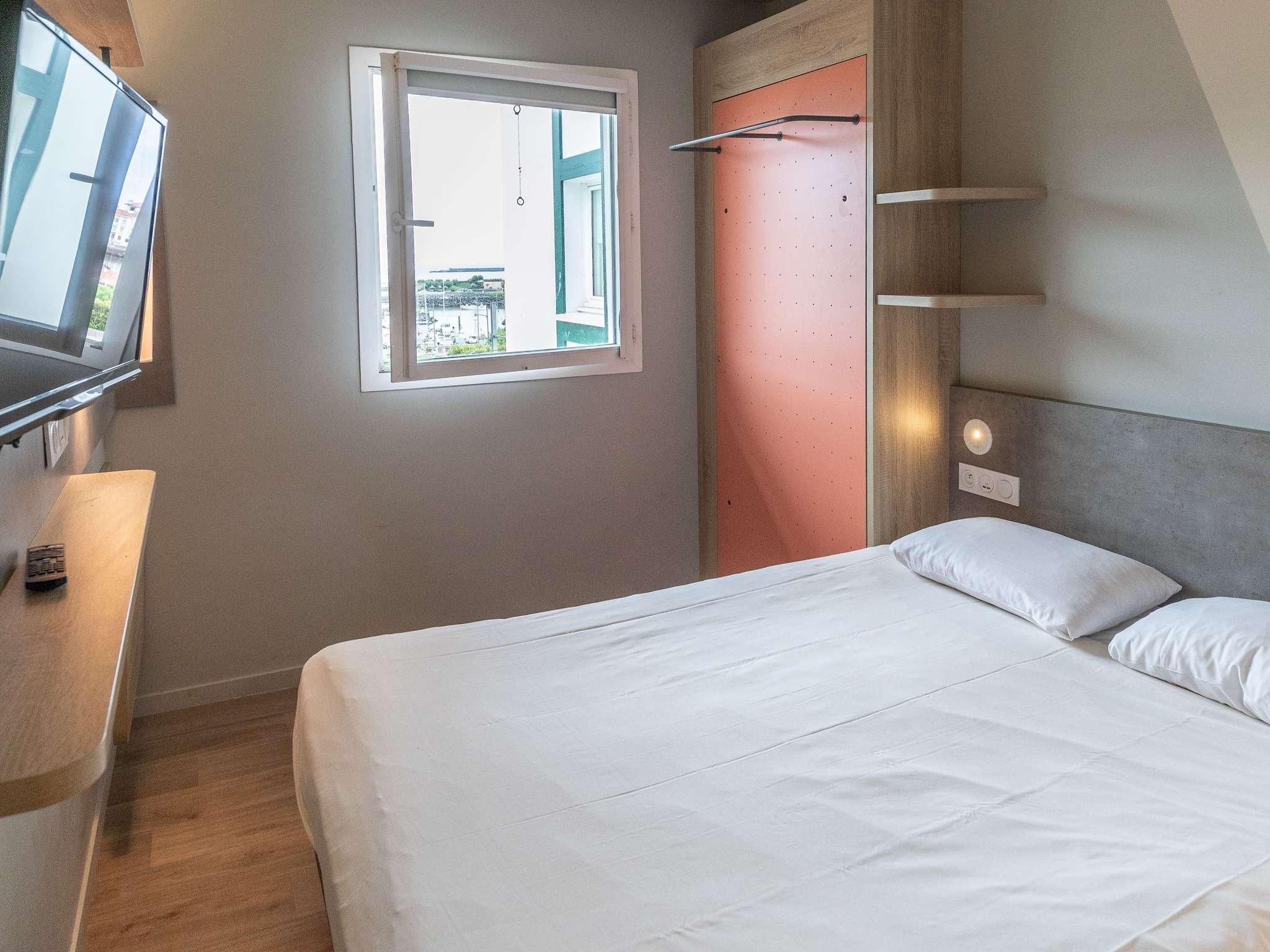 ibis budget Ciboure Saint-Jean-de-Luz Standard Room With One Double Bed, Bathroom With Shower, And Bay View