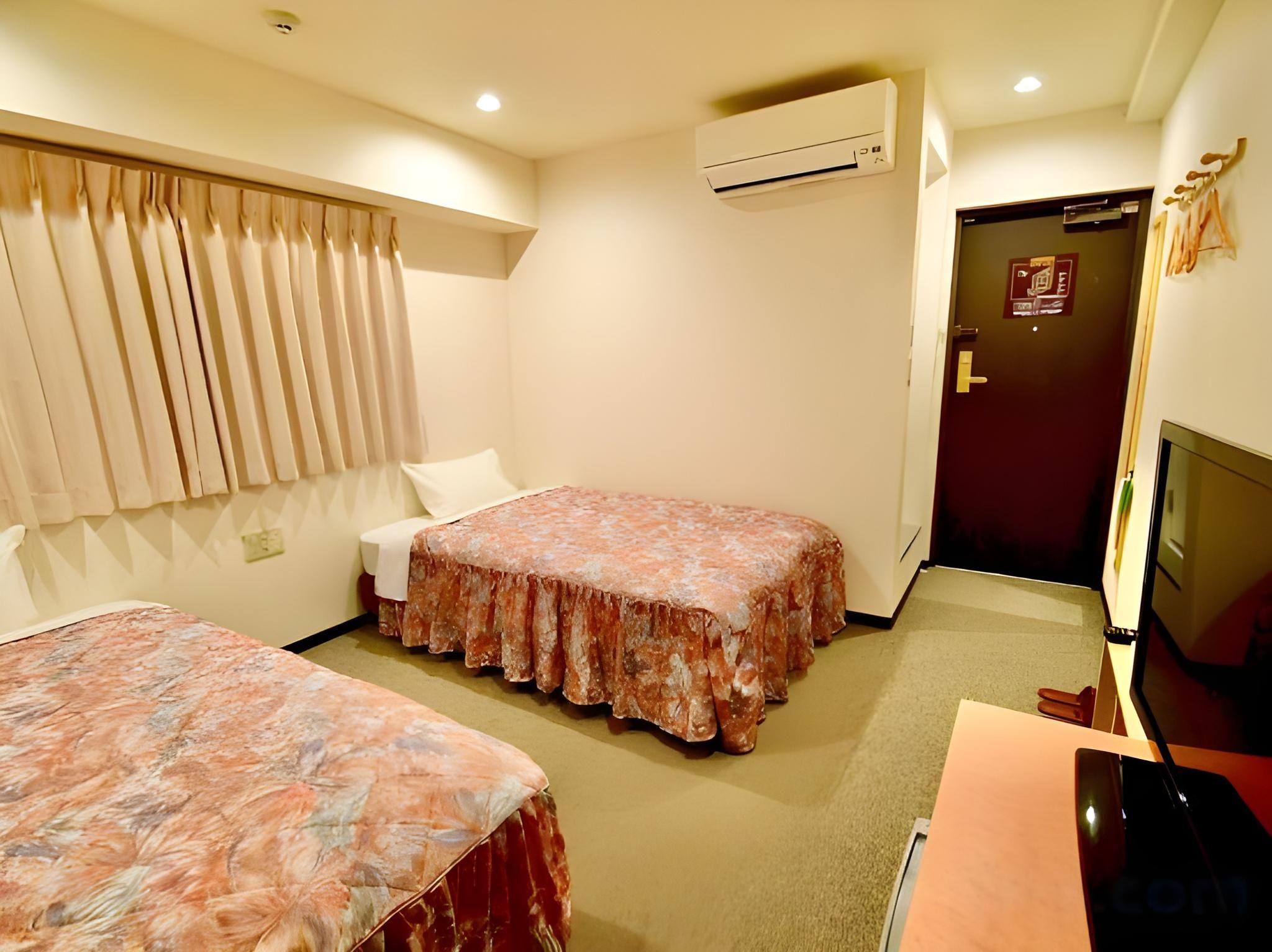 Twin Room 2 - Single Night Stay - Non-Smoking