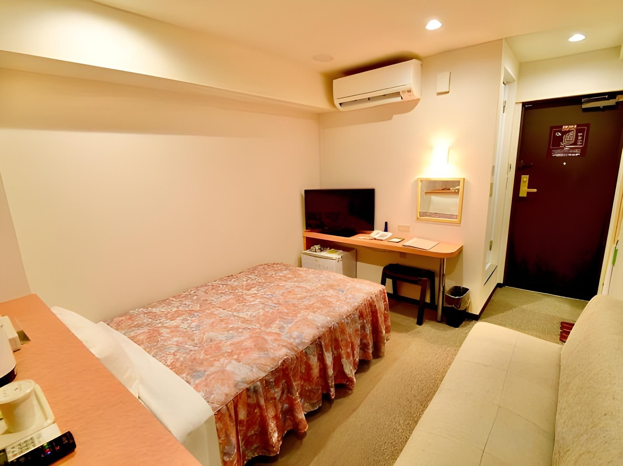 Single Room 1 - Single Night Stay - Smoking