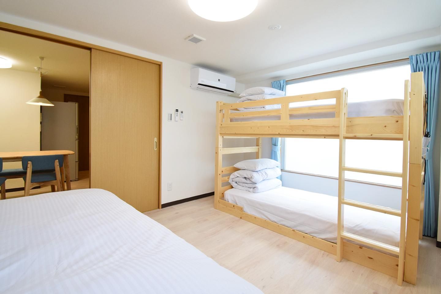 One Bedroom One living Room with Bathtub