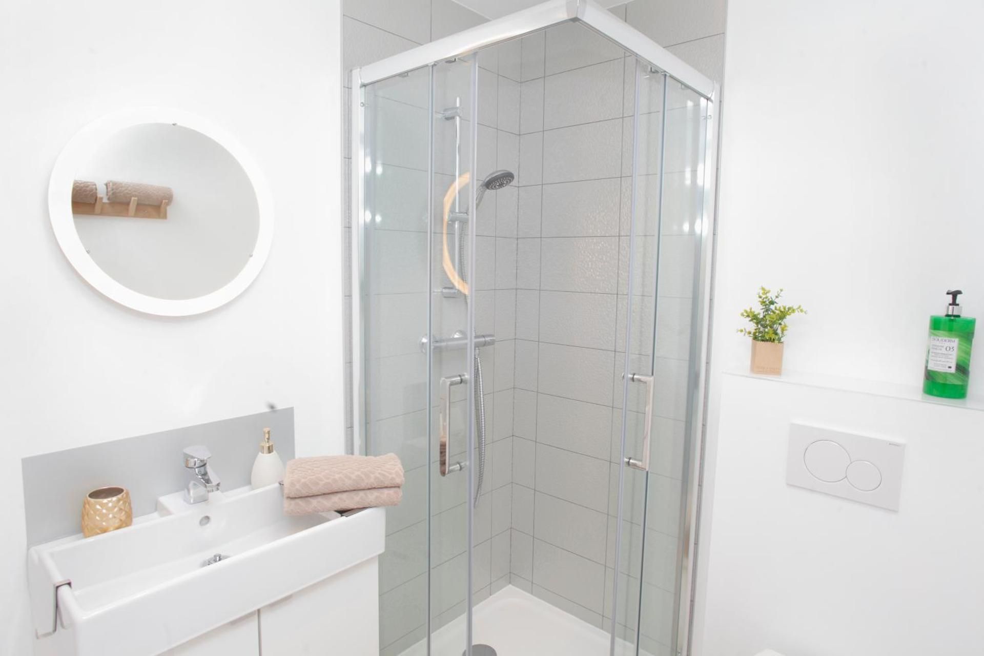 One-Bedroom Apartment - The little swimmers