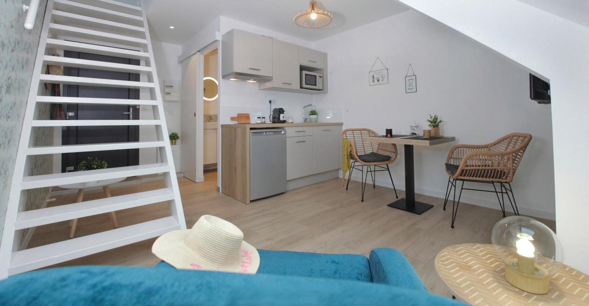 One-Bedroom Apartment - Sea Side