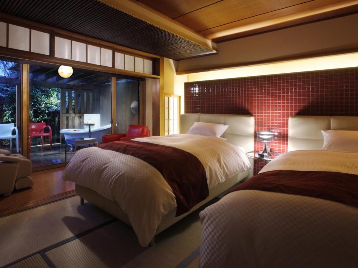 Twin Room with Private External Bathroom