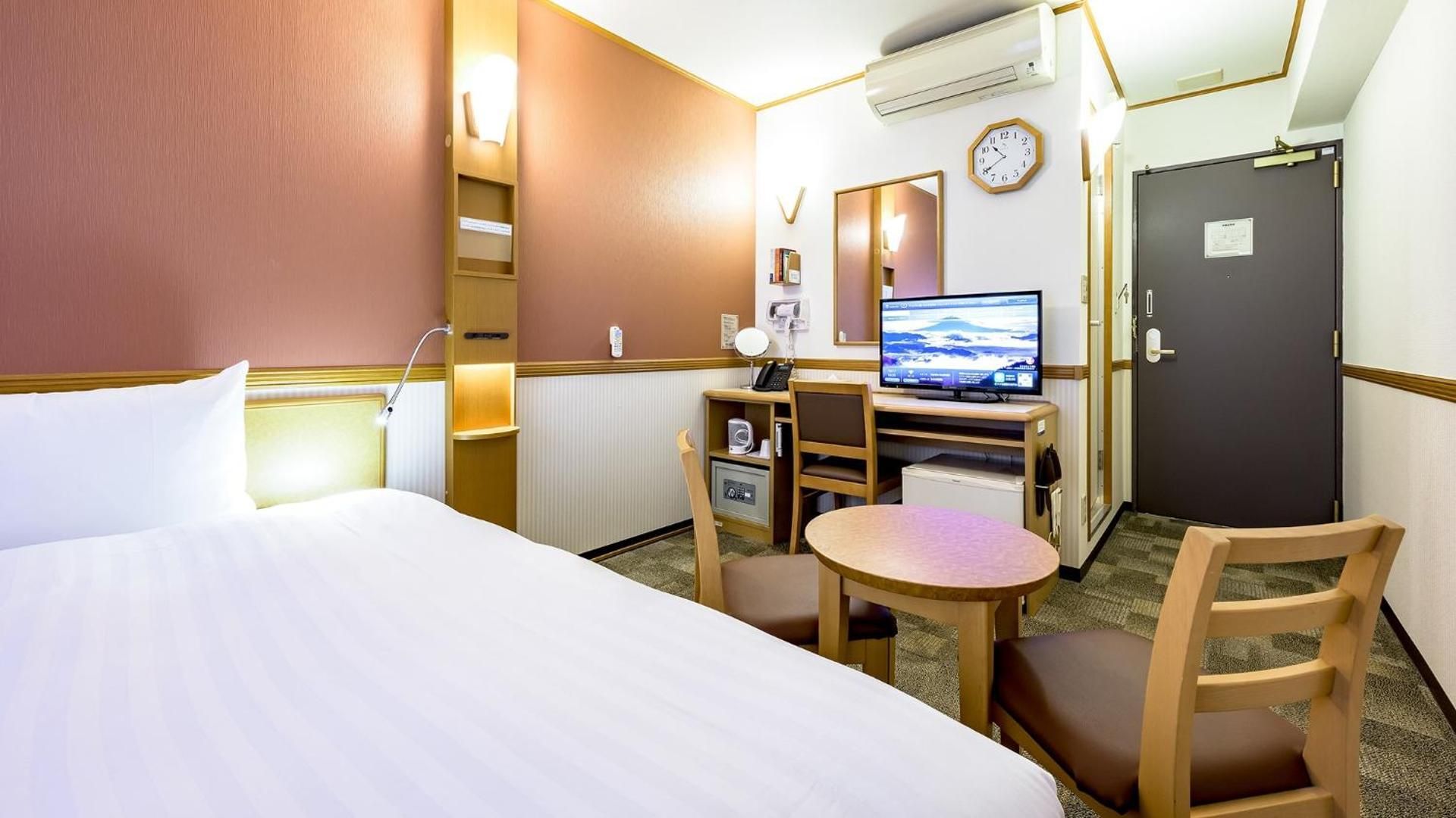 Deluxe Double Room for Single Use - Non-Smoking