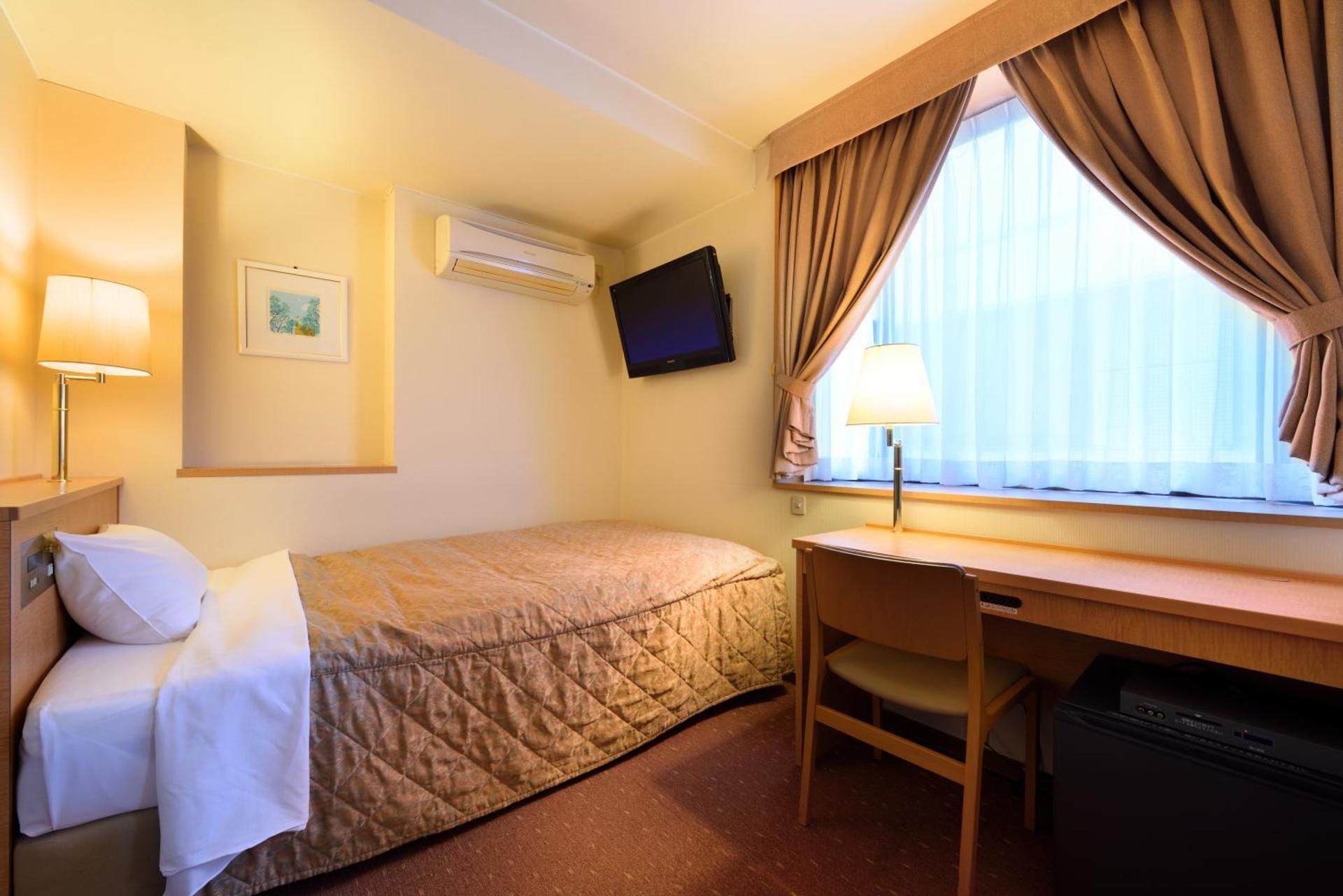 Single Room with Bathroom - Smoking