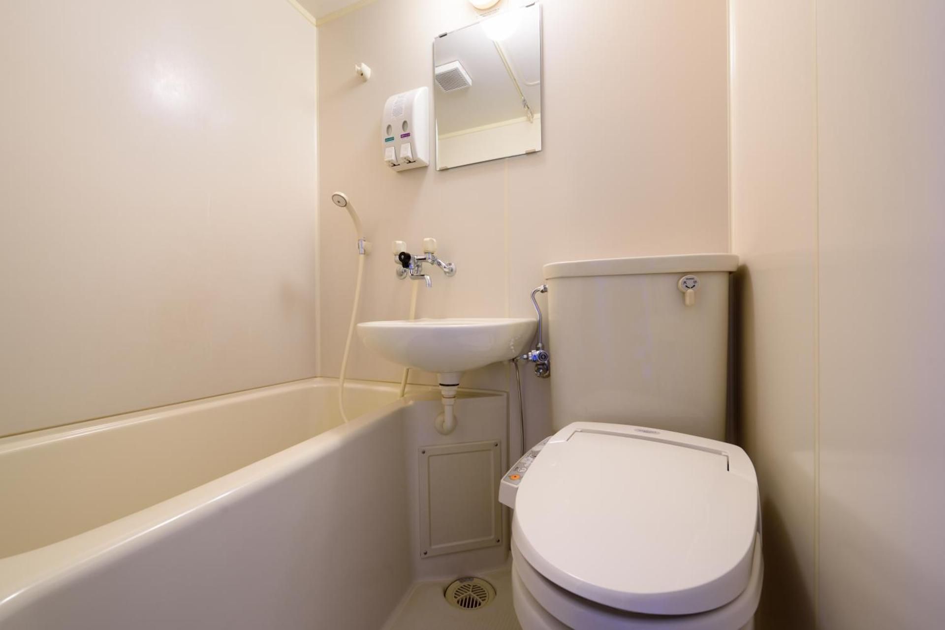 Small Double Room - Smoking