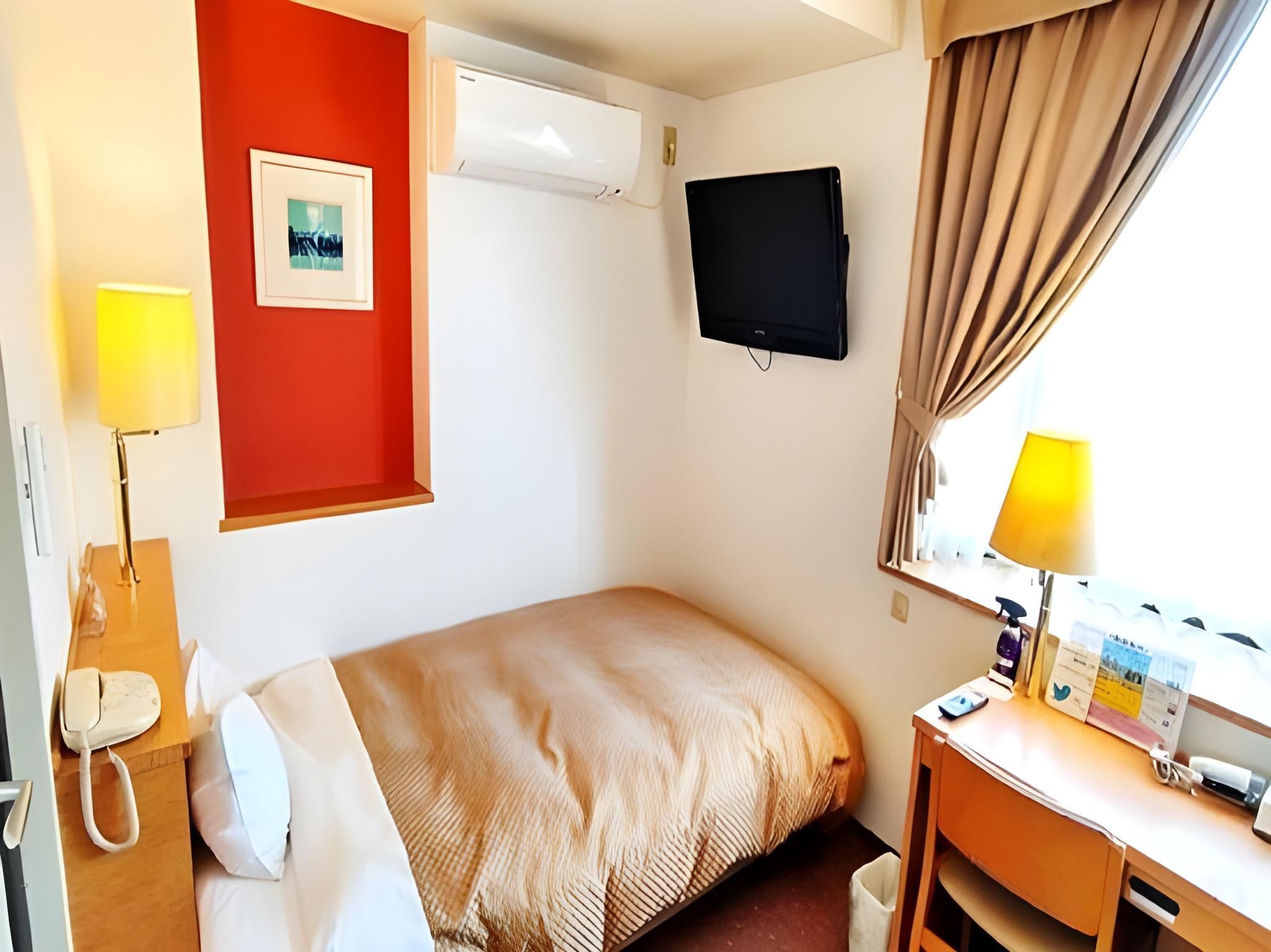 Single Room with Bathroom - Non-Smoking
