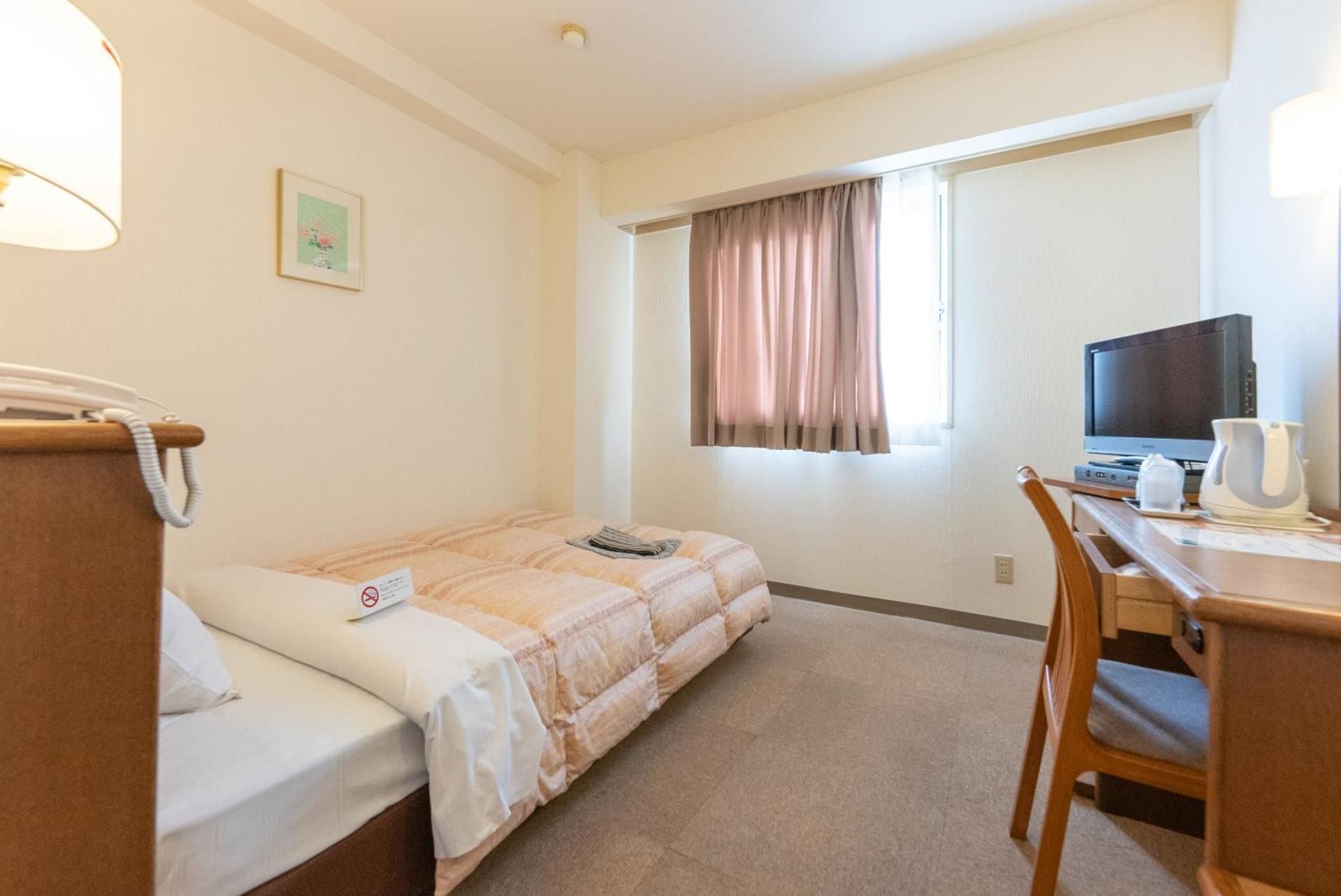 Semi Double Room - Non-Smoking